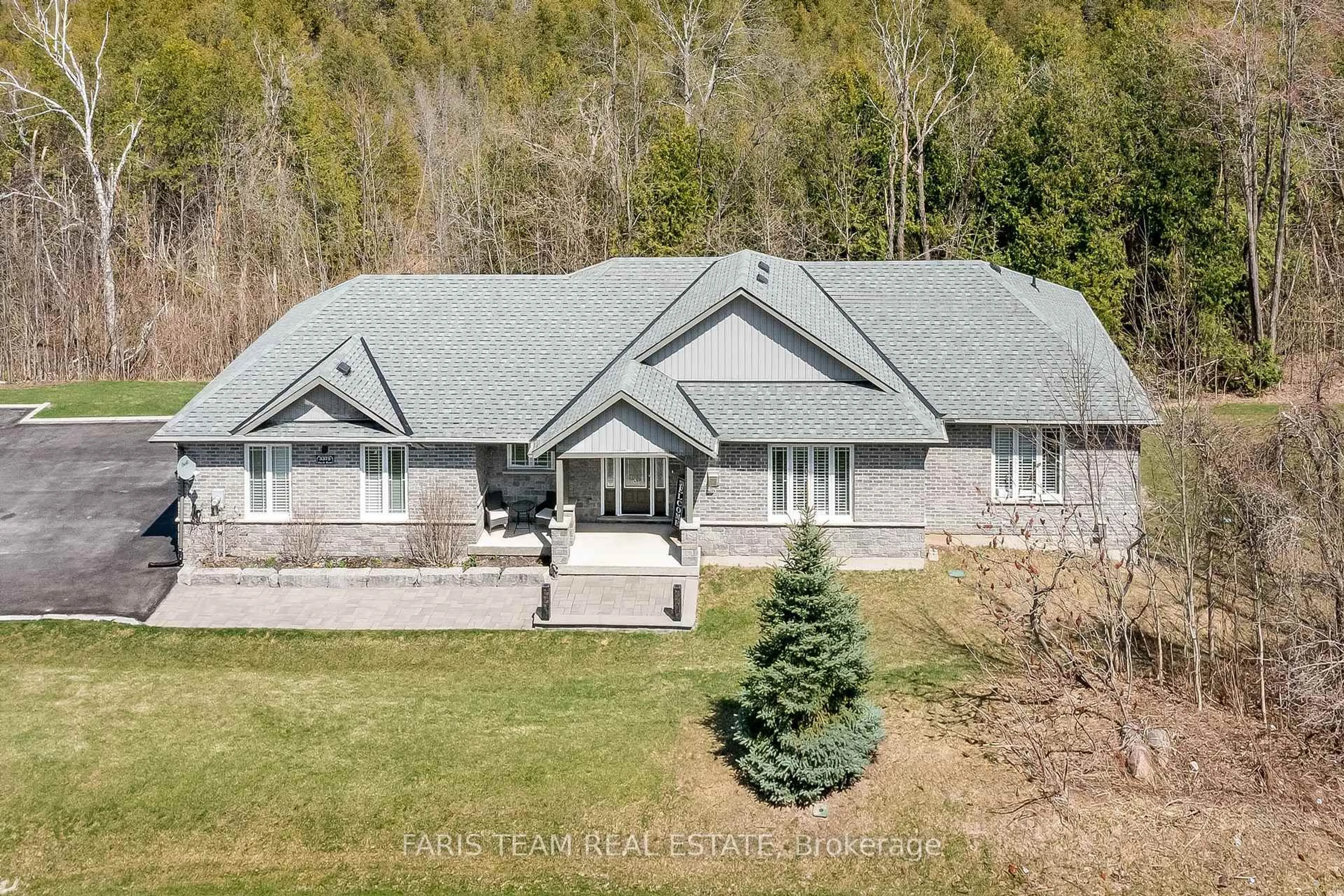 A pic from outside/outdoor area/front of a property/back of a property/a pic from drone, mountain view for 3375 Line 6 N/A, Oro-Medonte Ontario L0K 1E0