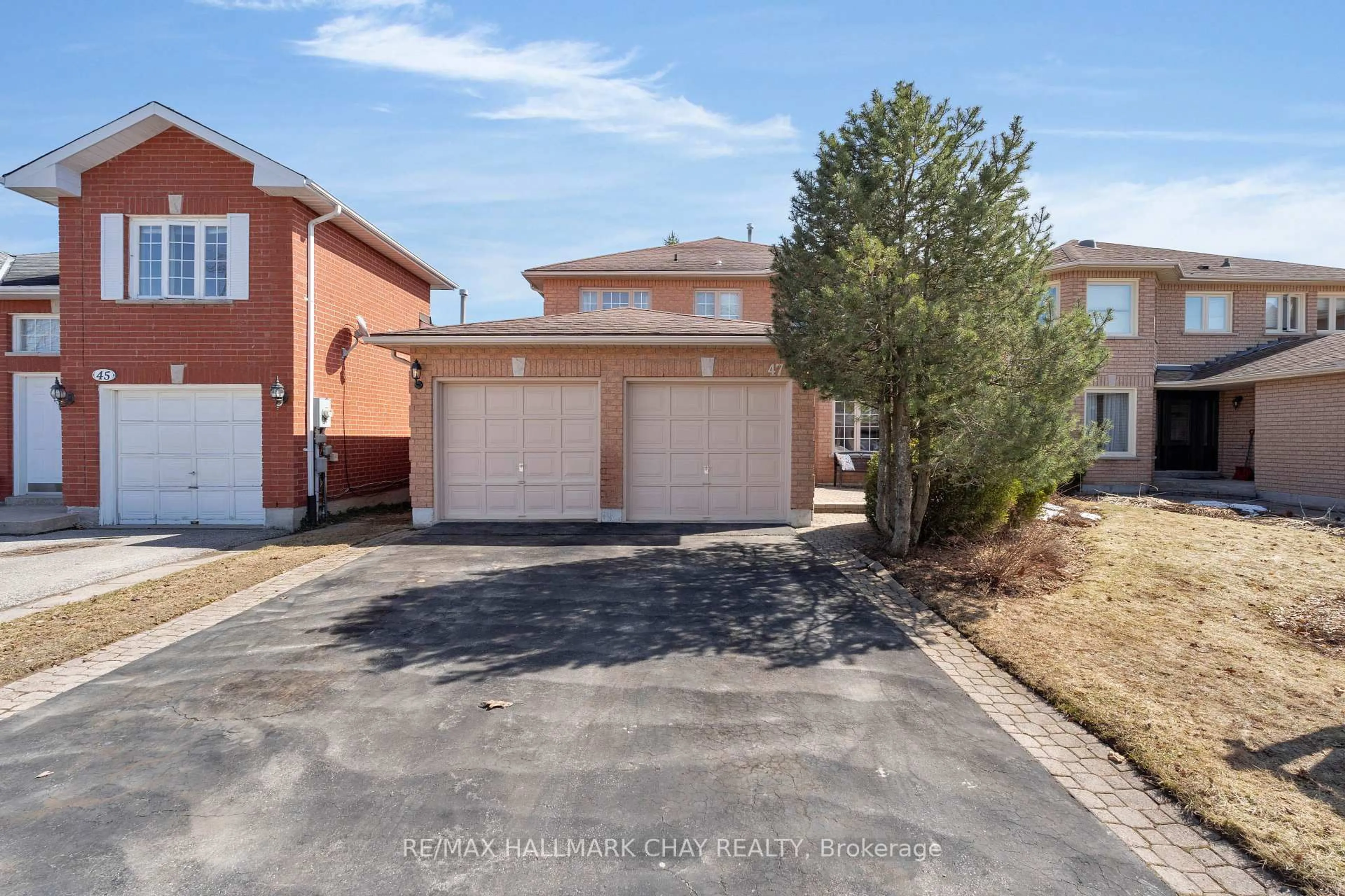 A pic from outside/outdoor area/front of a property/back of a property/a pic from drone, street for 47 Finlay Rd, Barrie Ontario L4N 7T7