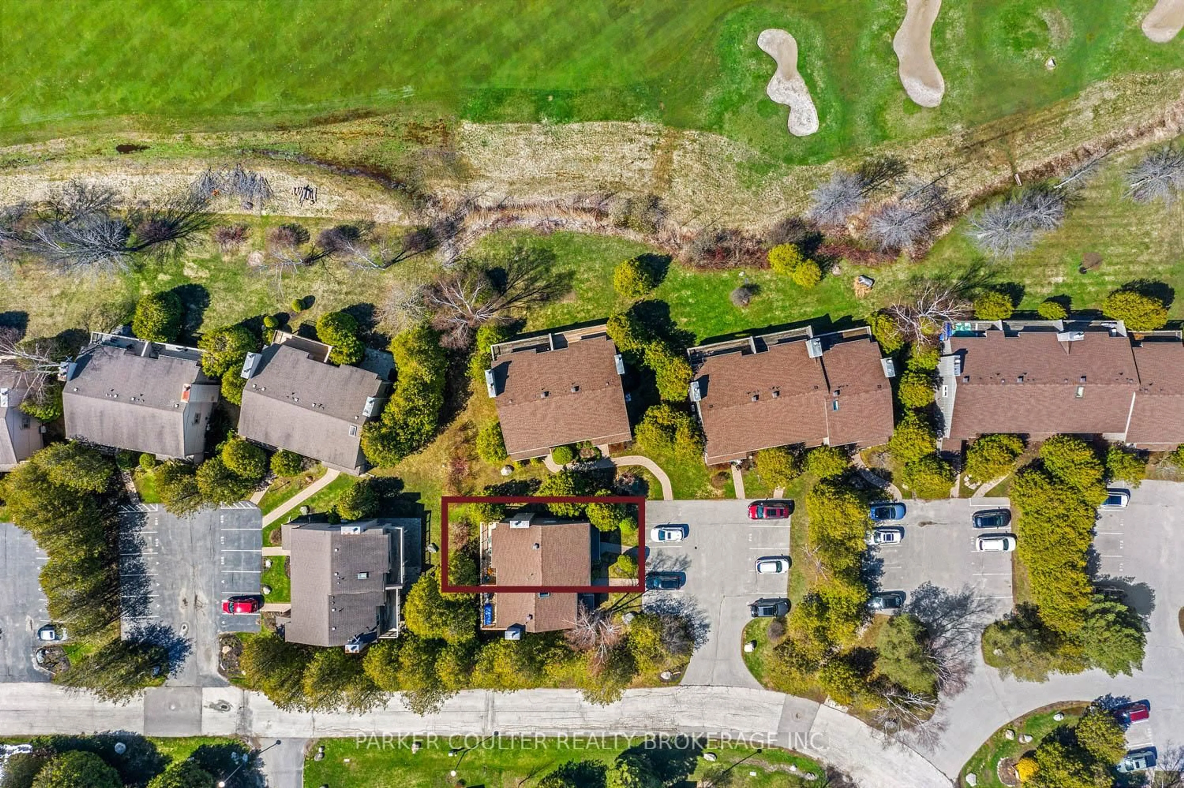 A pic from outside/outdoor area/front of a property/back of a property/a pic from drone, street for 562 Oxbow Cres #2, Collingwood Ontario L9Y 5B4