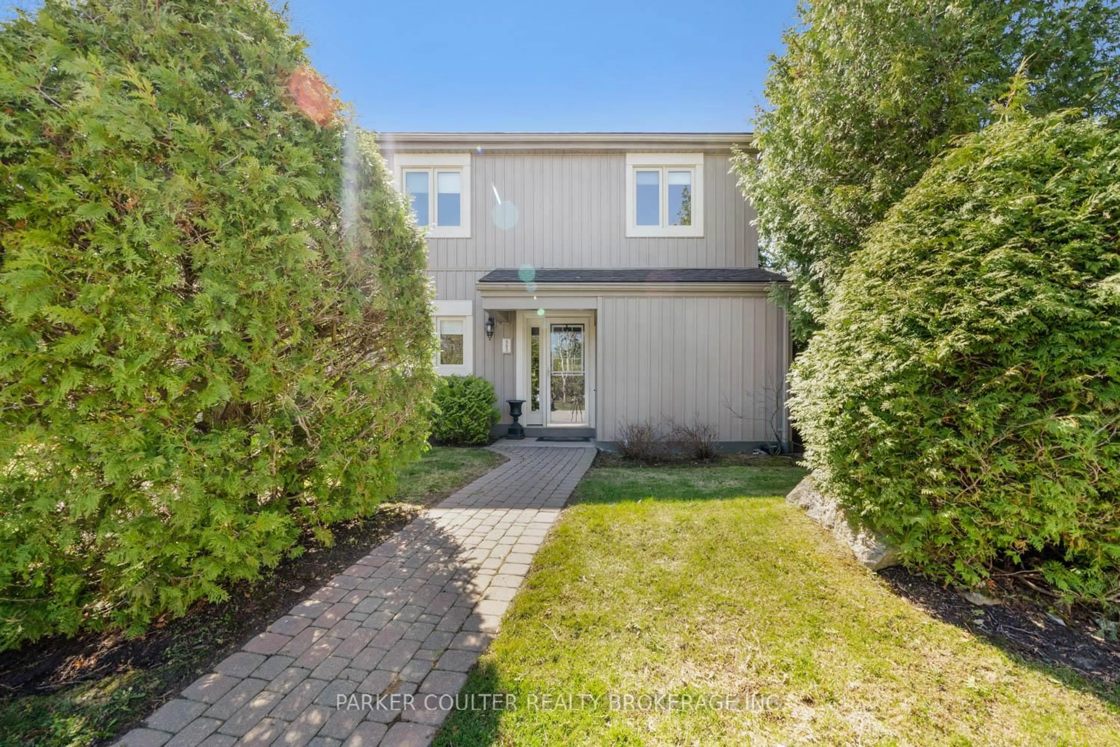 Home with brick exterior material, street for 562 Oxbow Cres #2, Collingwood Ontario L9Y 5B4
