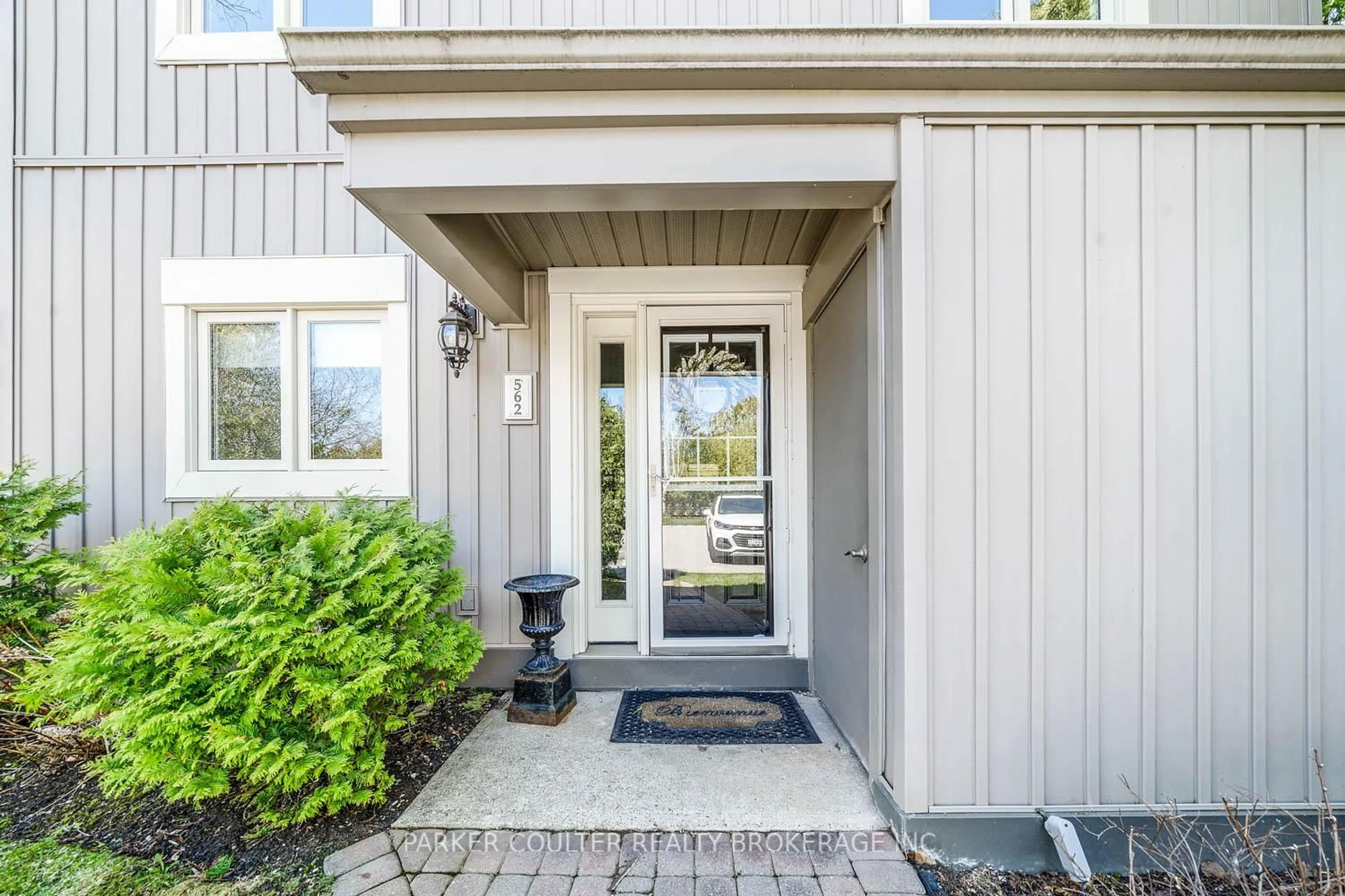 Indoor entryway for 562 Oxbow Cres #2, Collingwood Ontario L9Y 5B4