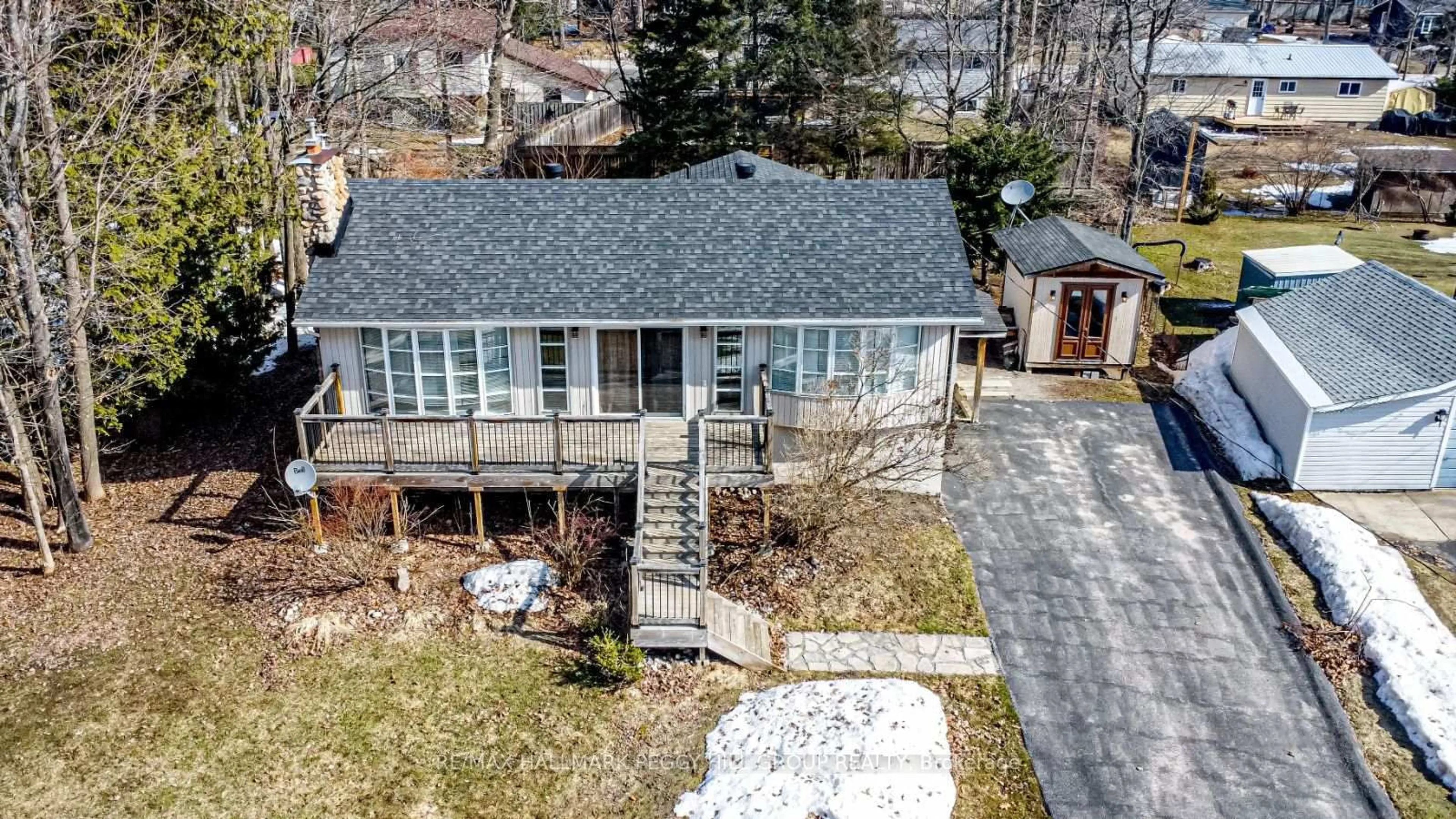 A pic from outside/outdoor area/front of a property/back of a property/a pic from drone, unknown for 20 Sarna Dr, Tiny Ontario L9M 0B3