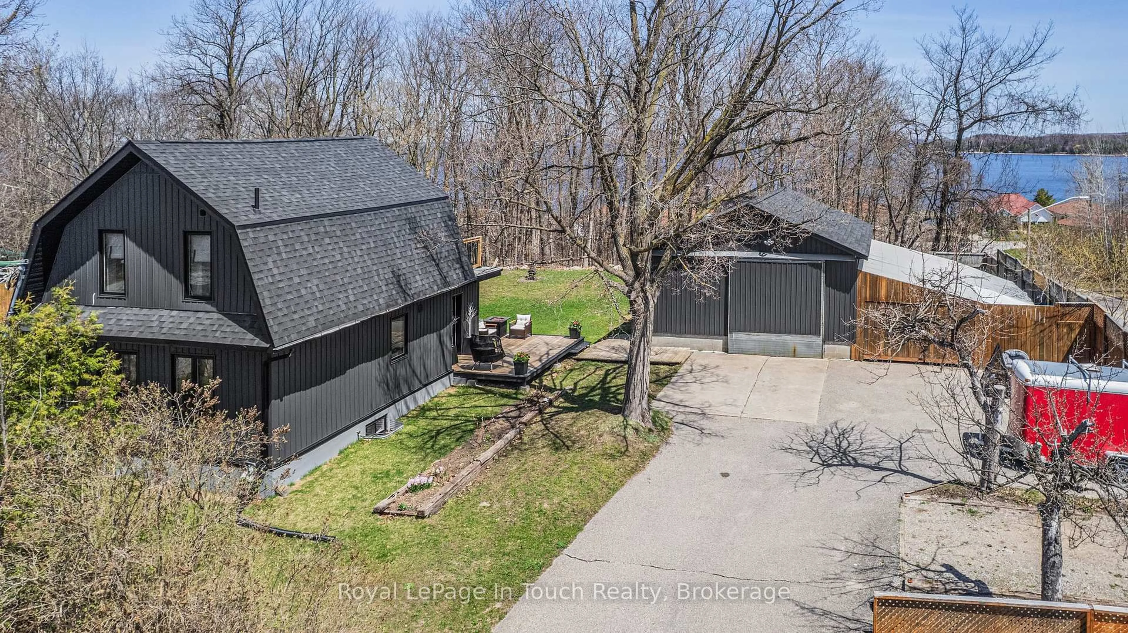 A pic from outside/outdoor area/front of a property/back of a property/a pic from drone, street for 381 Olive St, Midland Ontario L4R 2R4