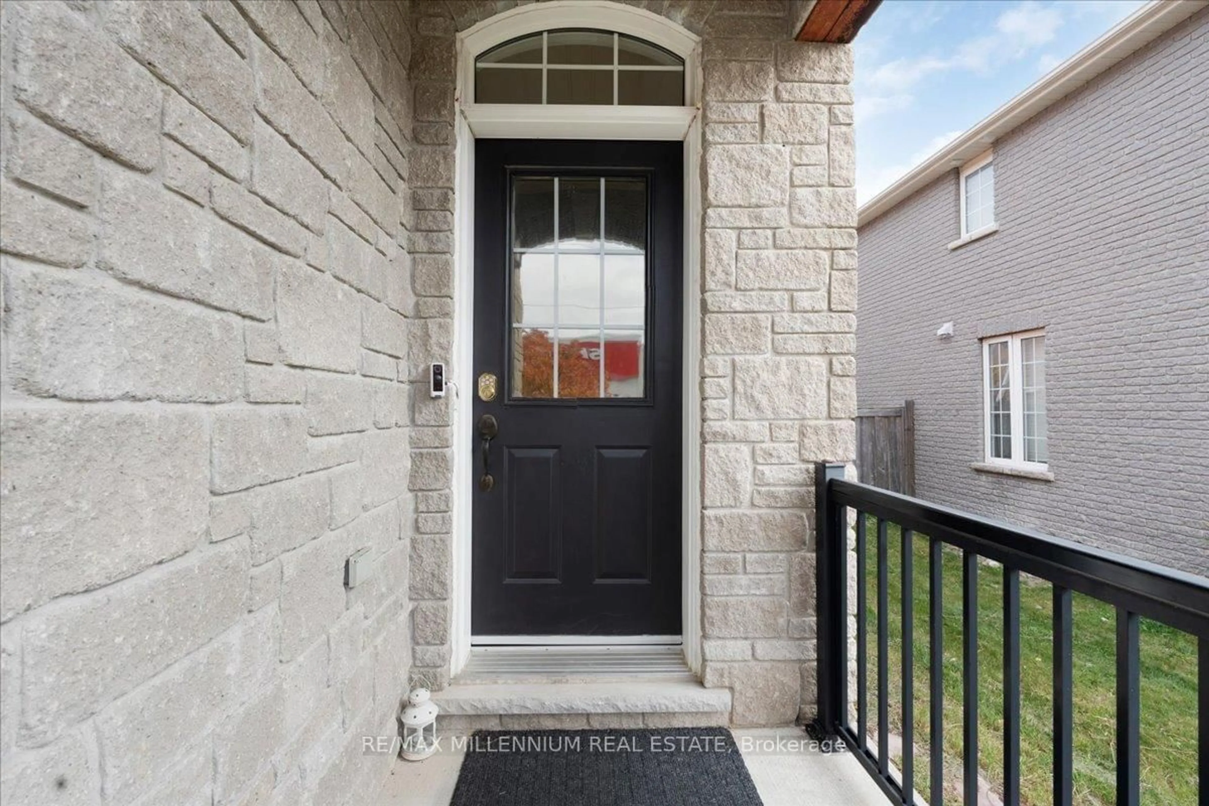 Indoor entryway for 3 Prince Williams Way, Barrie Ontario L4N 0Y9