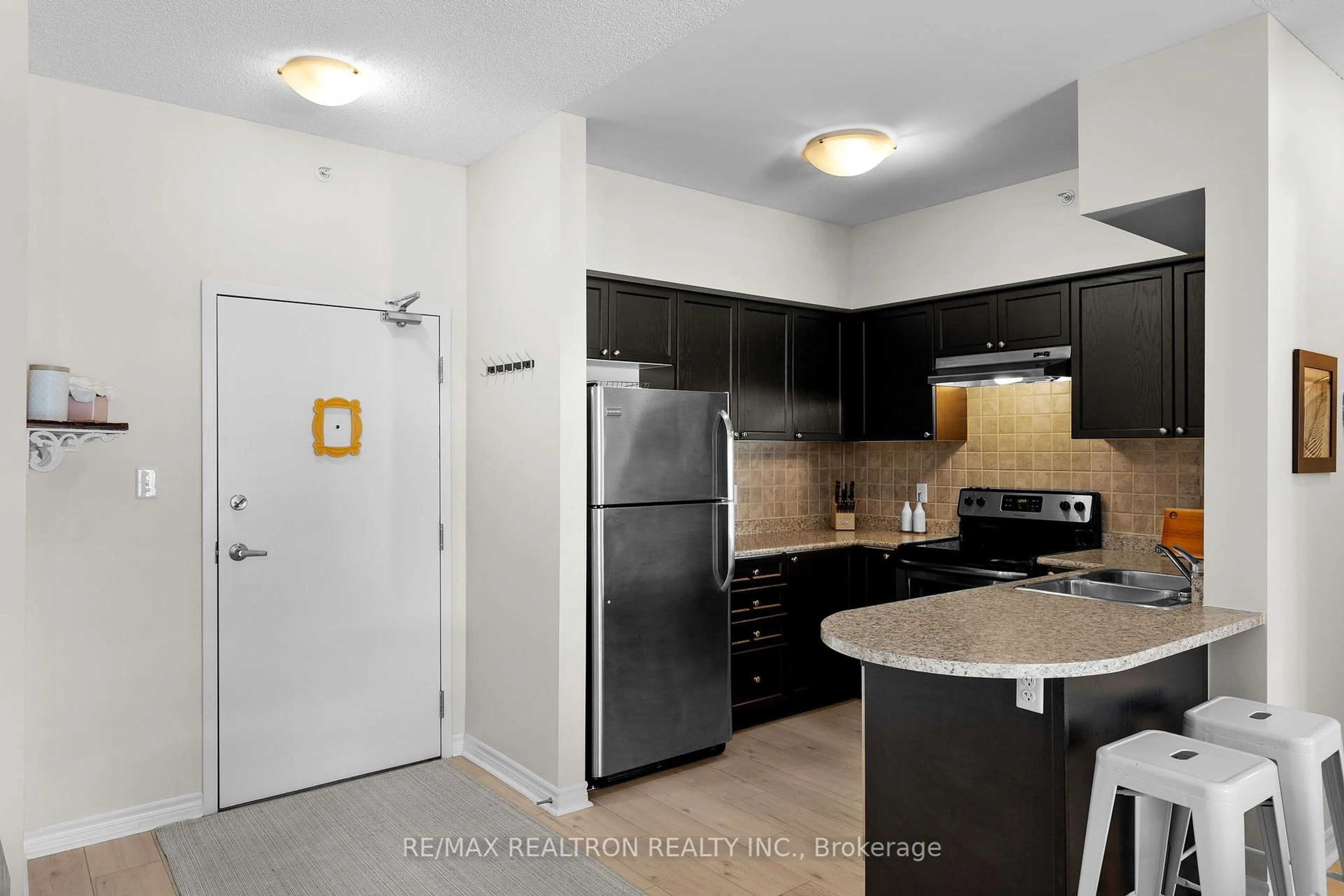 Standard kitchen, unknown for 45 Ferndale Dr #107, Barrie Ontario L4N 5W7