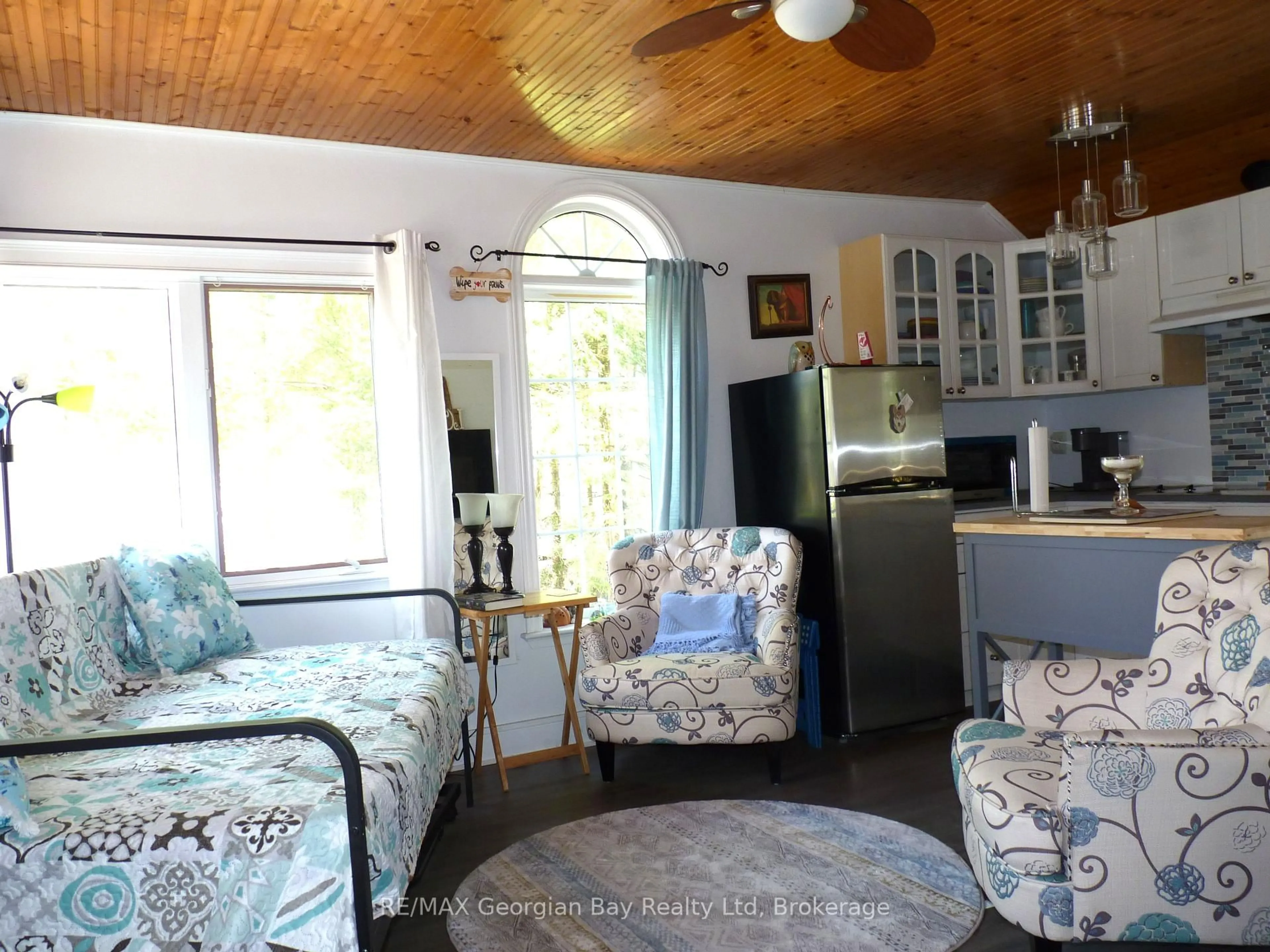 Living room with furniture, unknown for 19 Third St, Tiny Ontario L0L 2J0