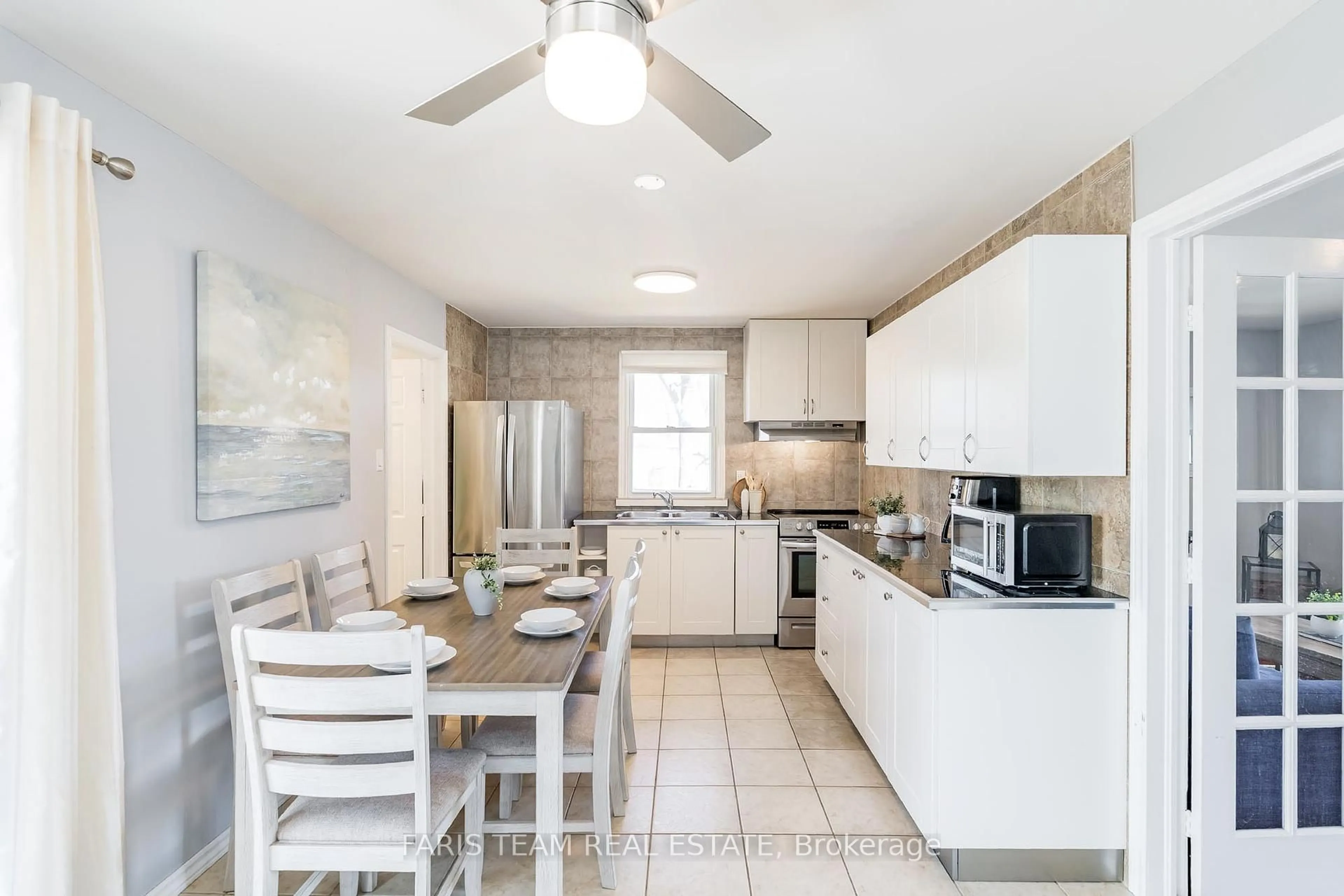 Open concept kitchen, ceramic/tile floor for 24 Old Mosley St, Wasaga Beach Ontario L9Z 2J8
