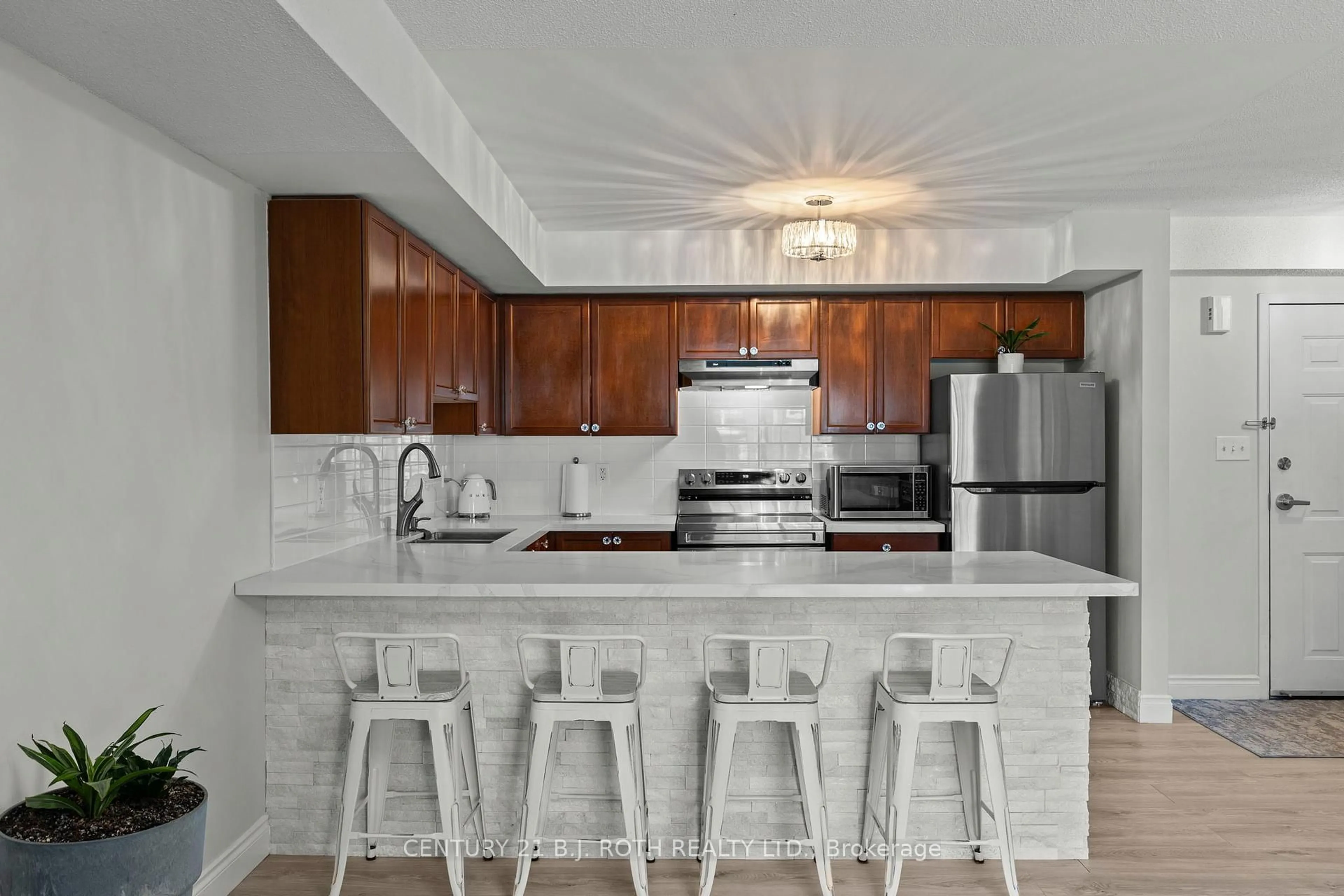 Open concept kitchen, ceramic/tile floor for 41 COULTER St #17, Barrie Ontario L4N 6L9