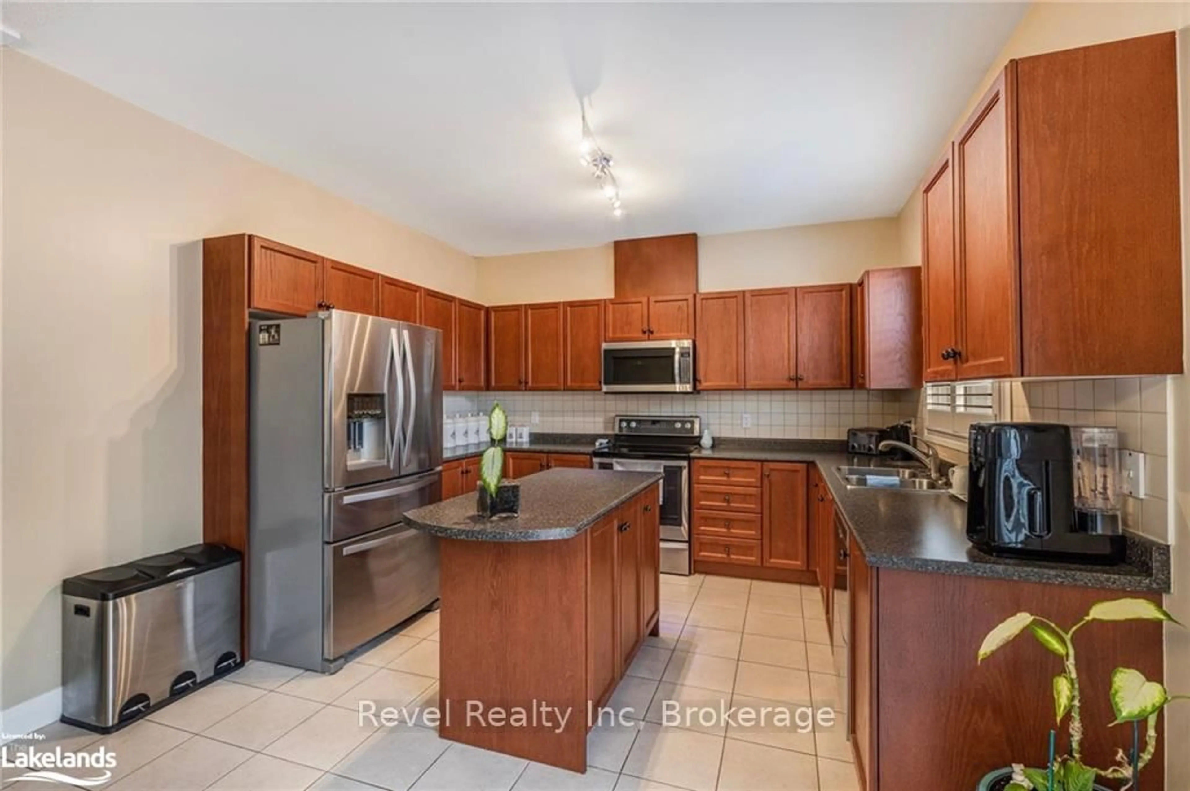 Unknown for 174 WHITE SANDS Way, Wasaga Beach Ontario L9Z 0C8