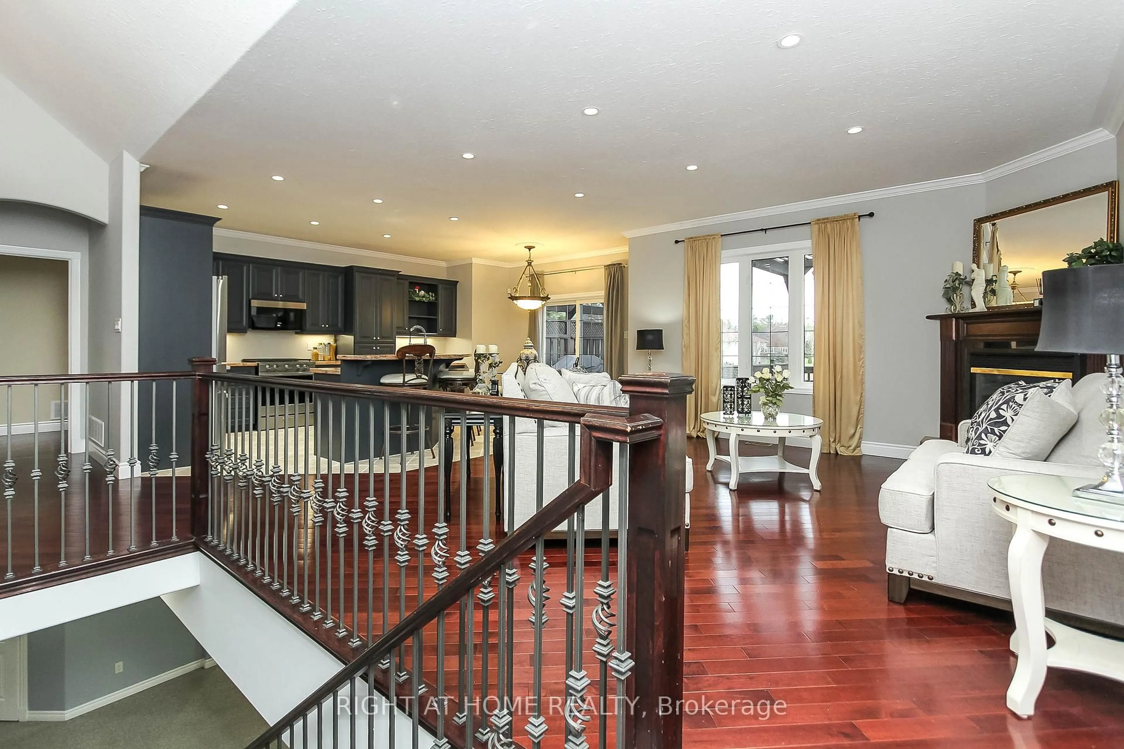Open concept kitchen, wood/laminate floor for 16 Deanna Dr, Wasaga Beach Ontario L9Z 1J5