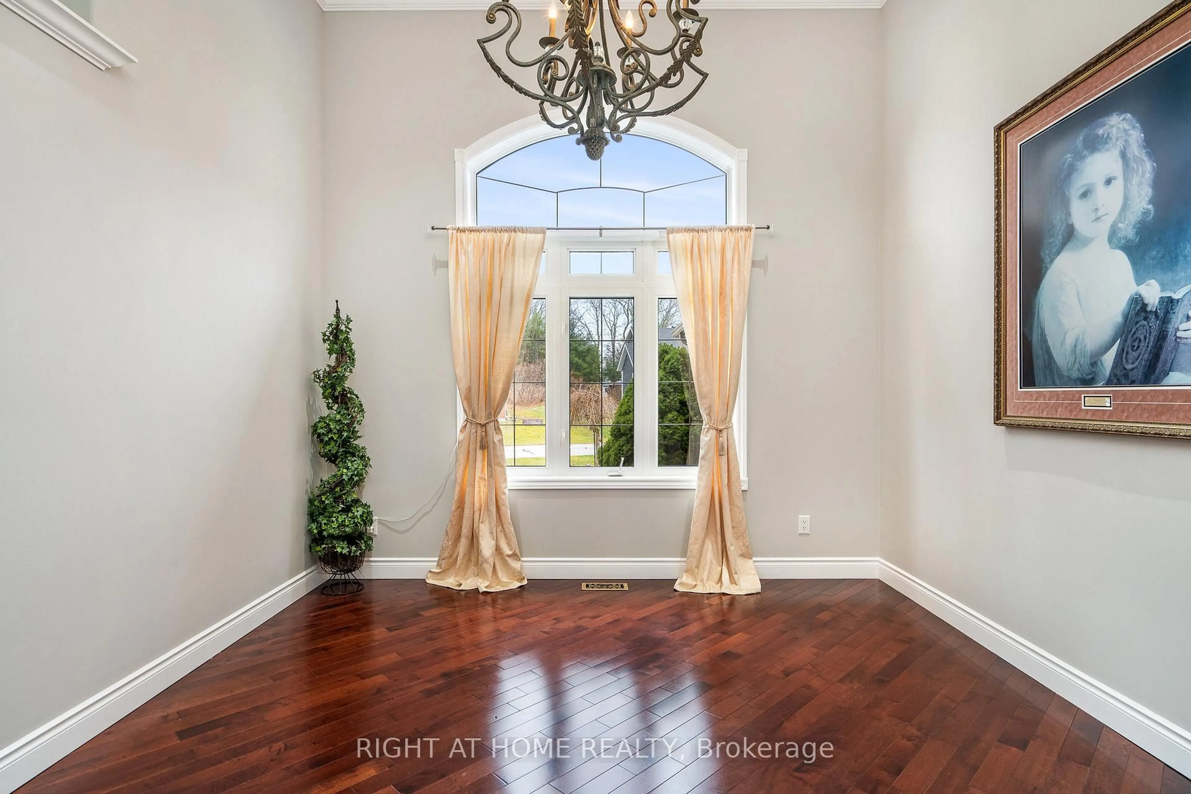 Indoor entryway for 16 Deanna Dr, Wasaga Beach Ontario L9Z 1J5