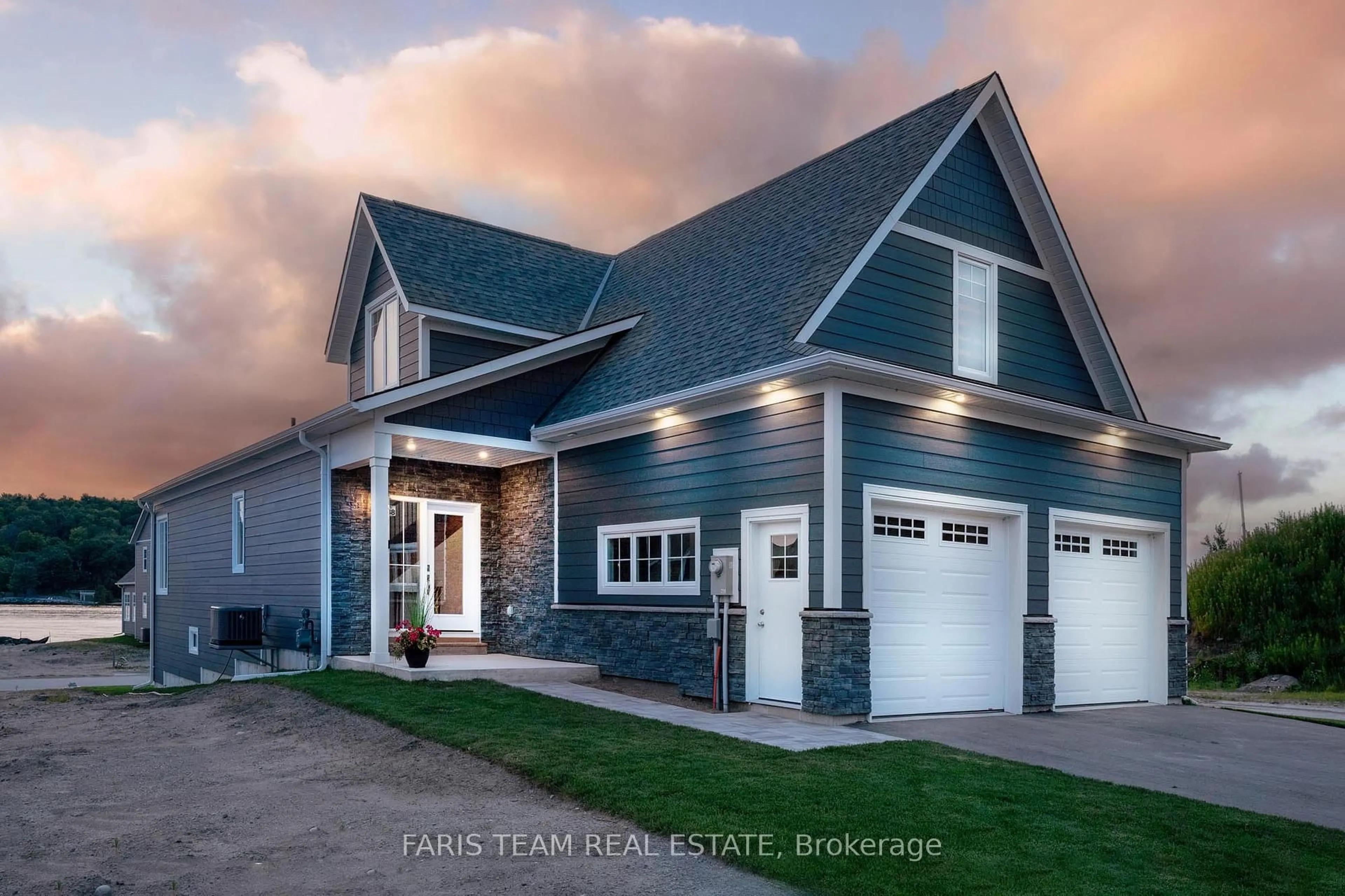 Home with vinyl exterior material, street for 38 Magazine St, Penetanguishene Ontario L9M 0W7
