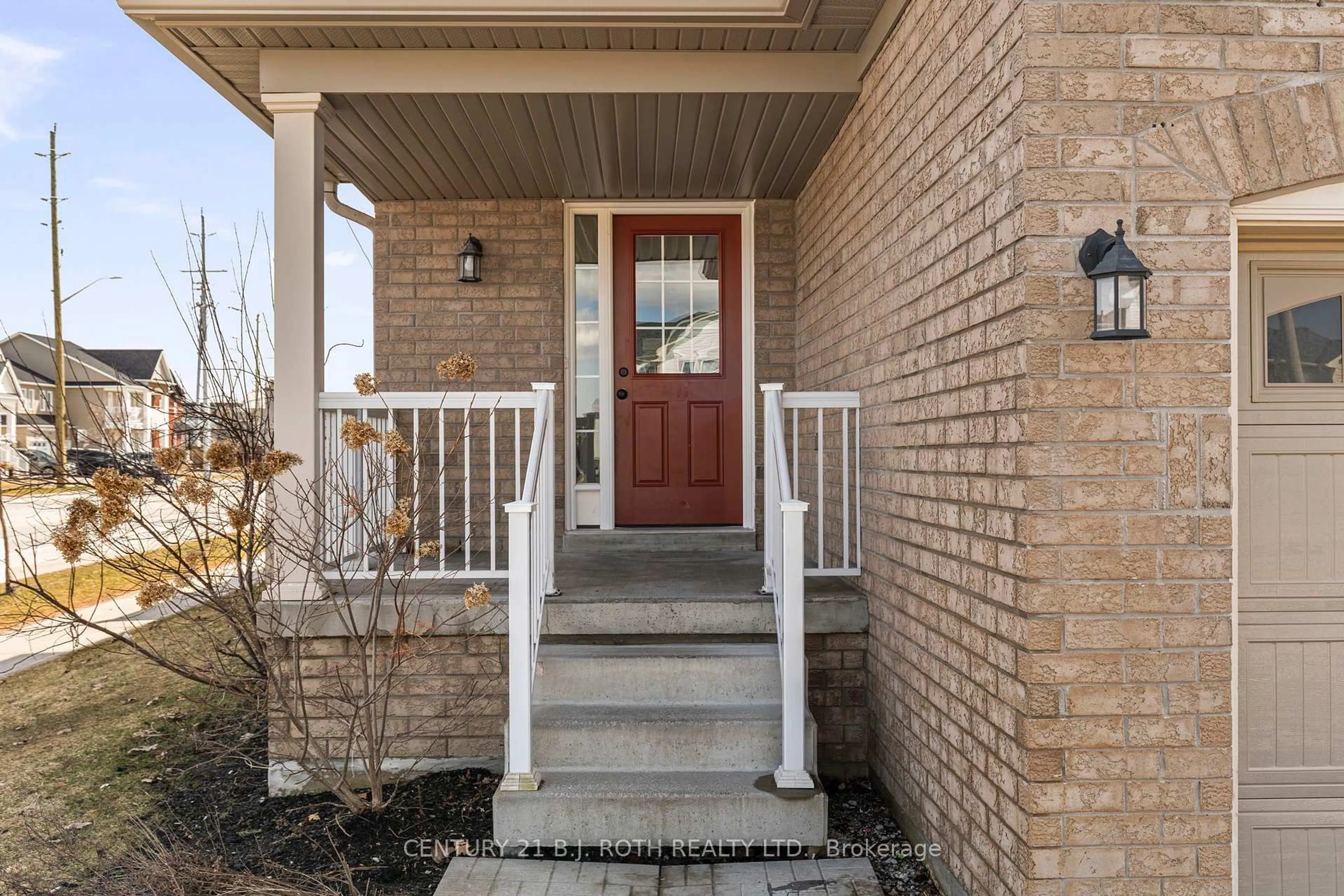 Indoor entryway for 114 Majesty Blvd, Barrie Ontario L4M 0E5