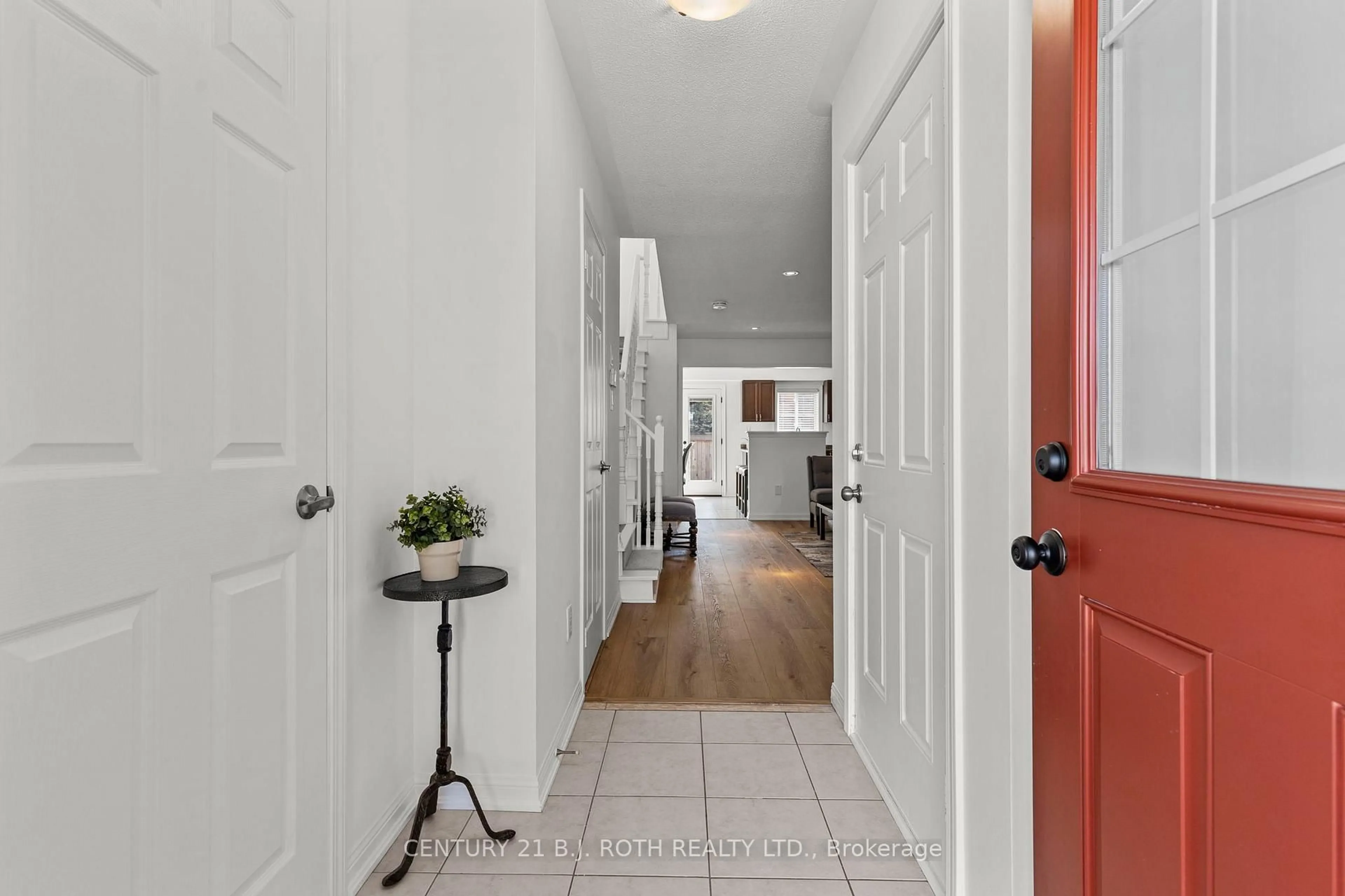 Indoor entryway for 114 Majesty Blvd, Barrie Ontario L4M 0E5