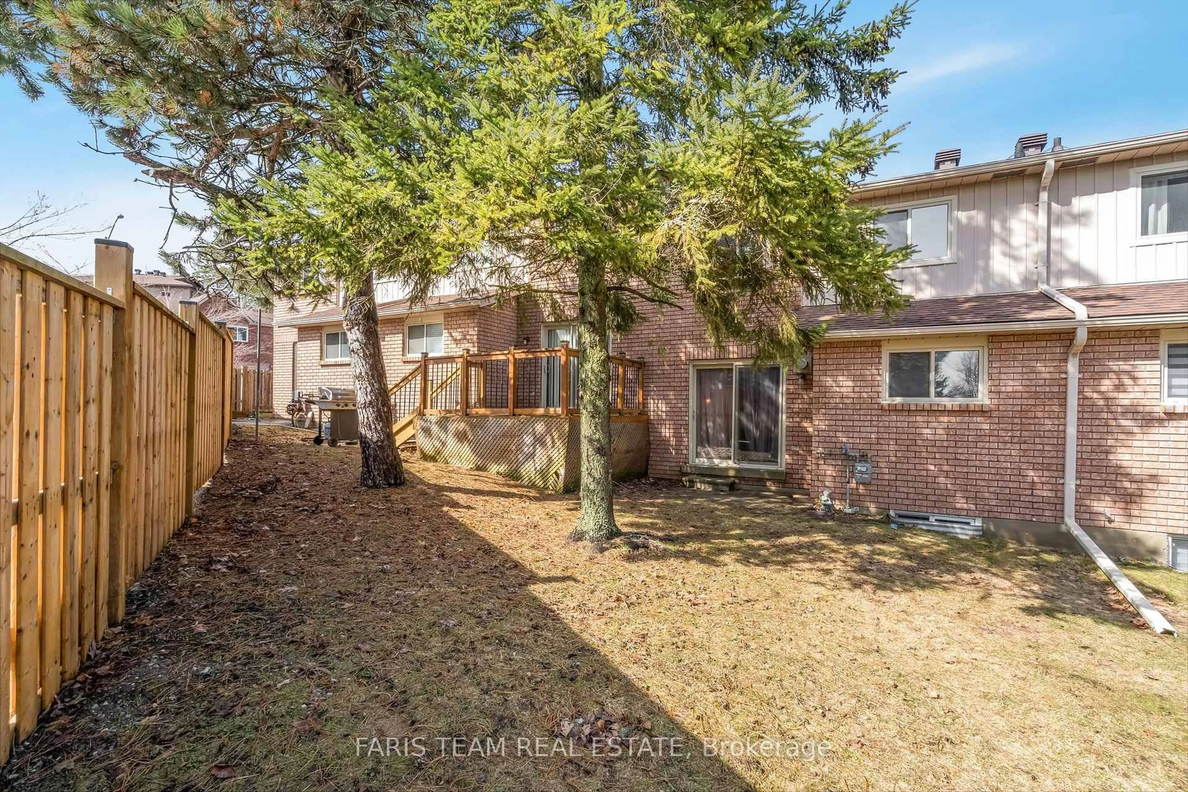 A pic from outside/outdoor area/front of a property/back of a property/a pic from drone, street for 6 Pheasant Tr, Barrie Ontario L4N 6W4