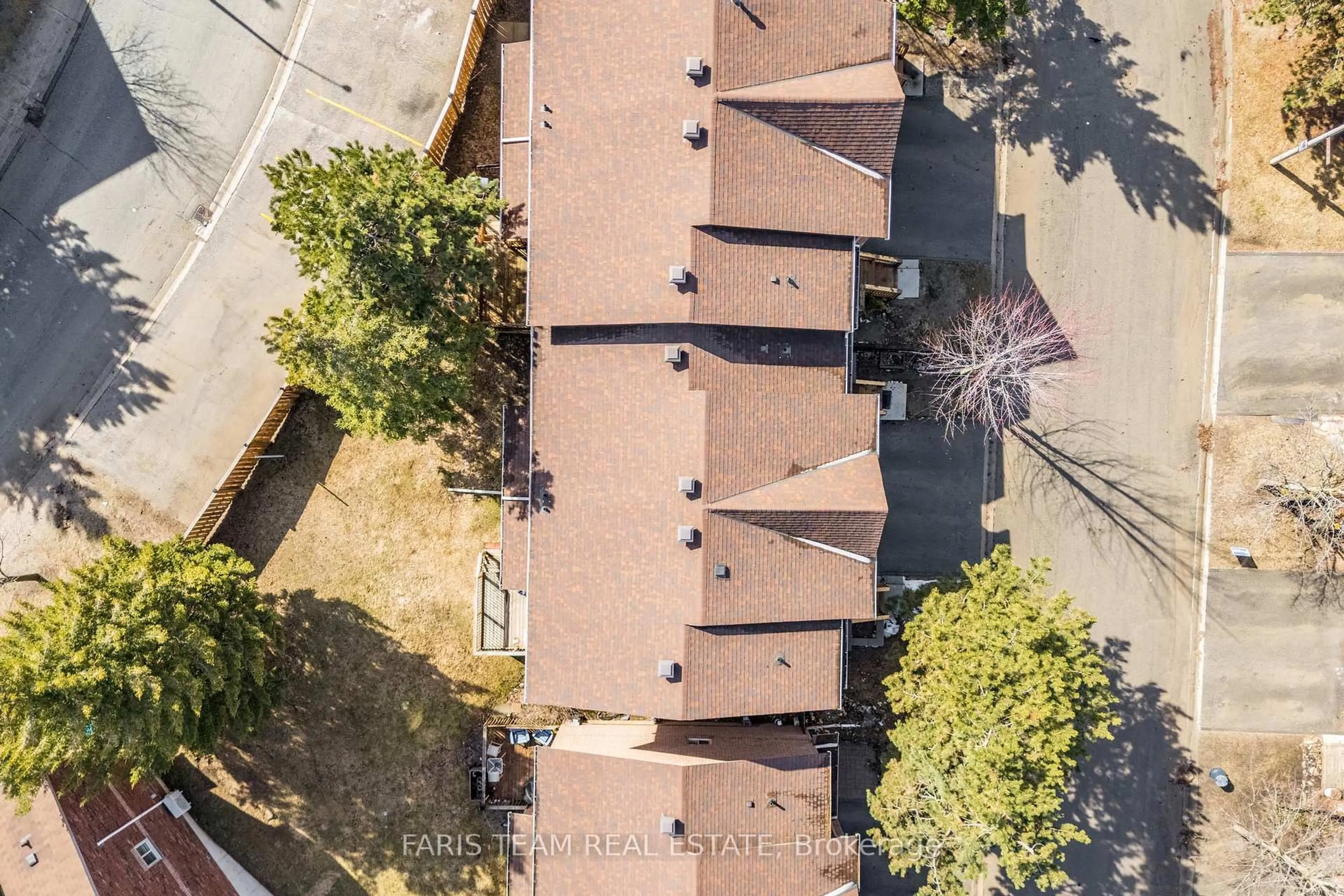 A pic from outside/outdoor area/front of a property/back of a property/a pic from drone, unknown for 6 Pheasant Tr, Barrie Ontario L4N 6W4