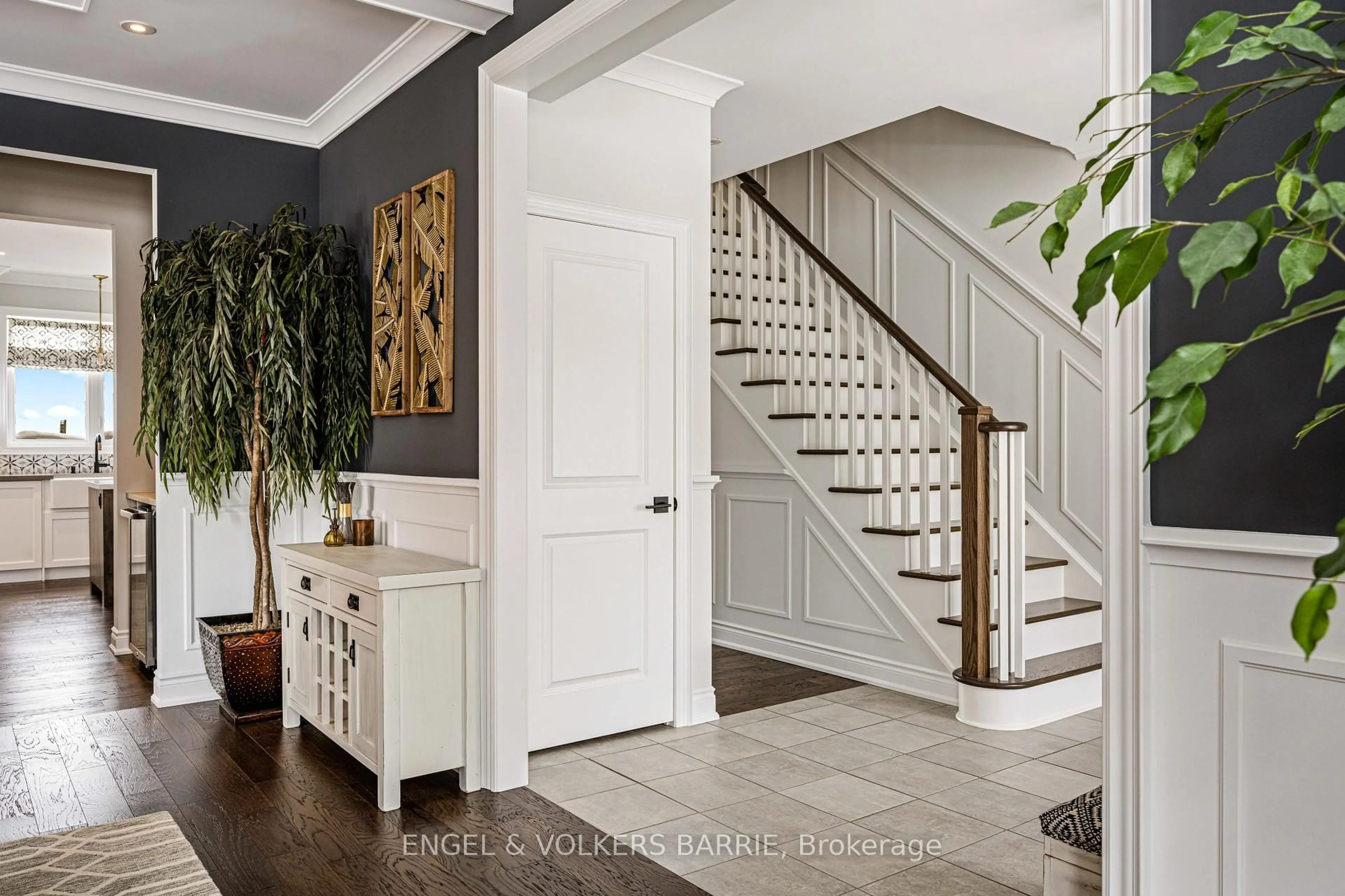 Indoor entryway for 38 Nelson St, Clearview Ontario L0M 1G0