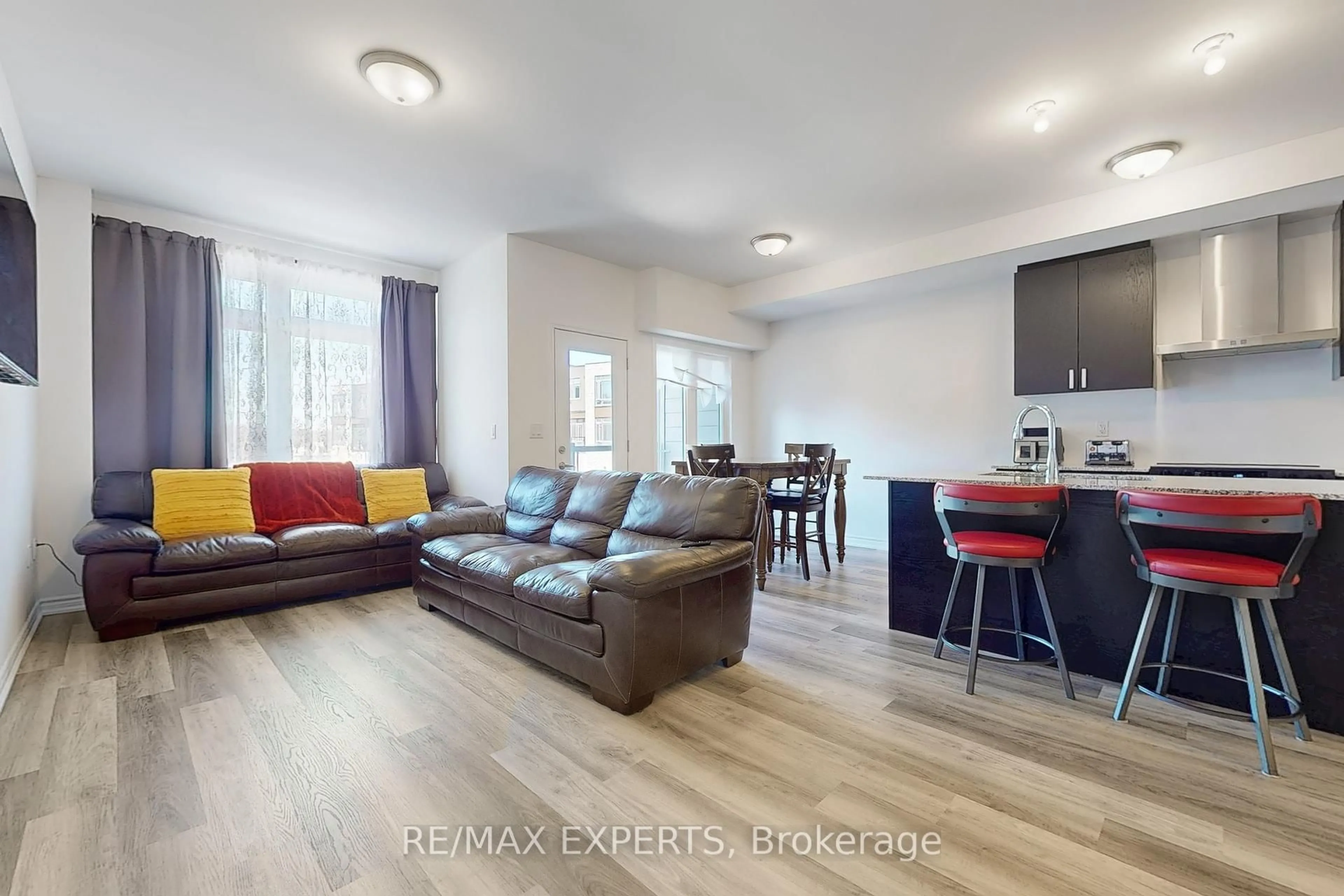 Living room with furniture, wood/laminate floor for 31 Wyn Wood Lane, Orillia Ontario L3V 8P7