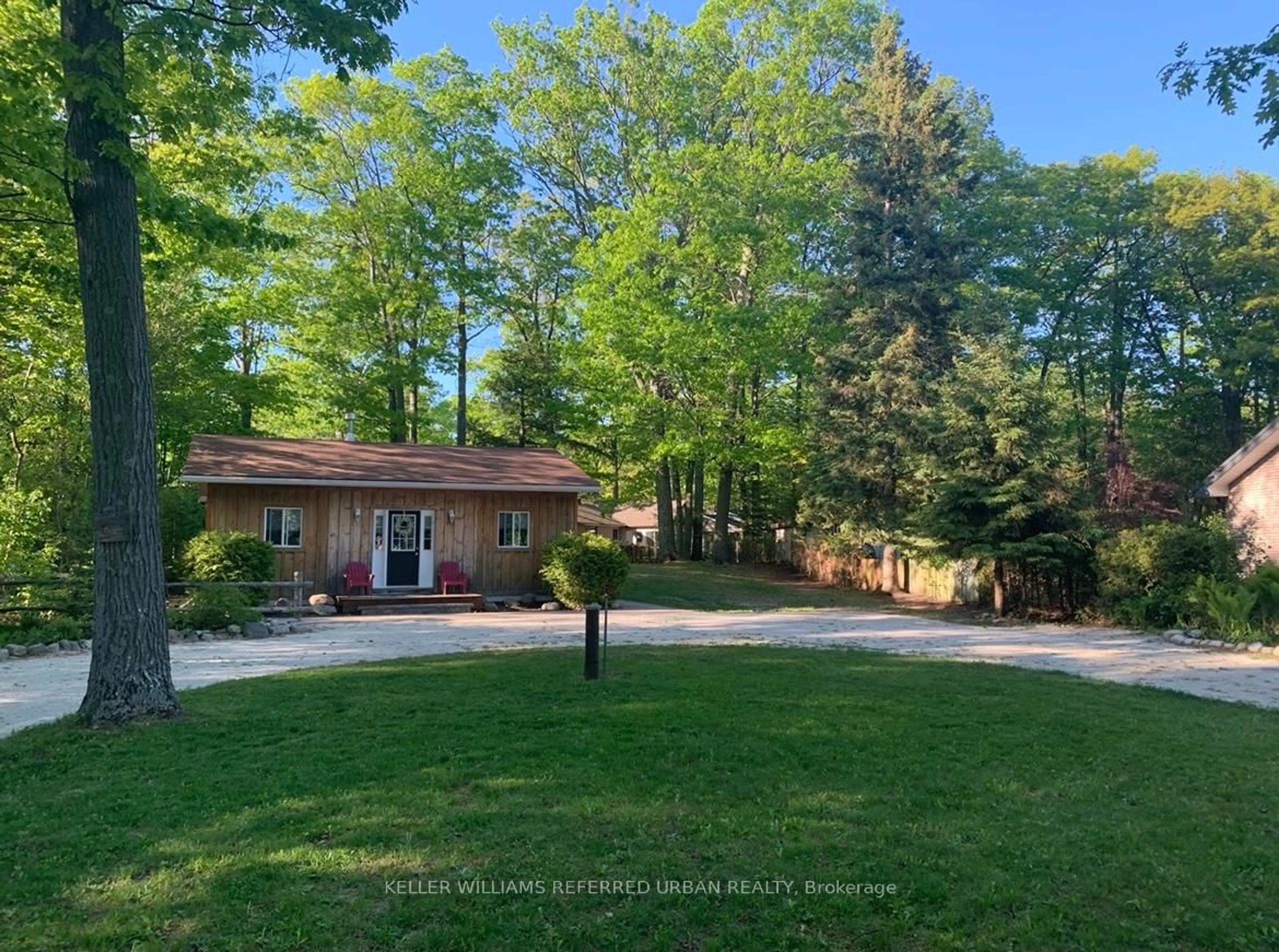 A pic from outside/outdoor area/front of a property/back of a property/a pic from drone, unknown for 1833 Tiny Beaches Rd, Tiny Ontario L0L 1P1