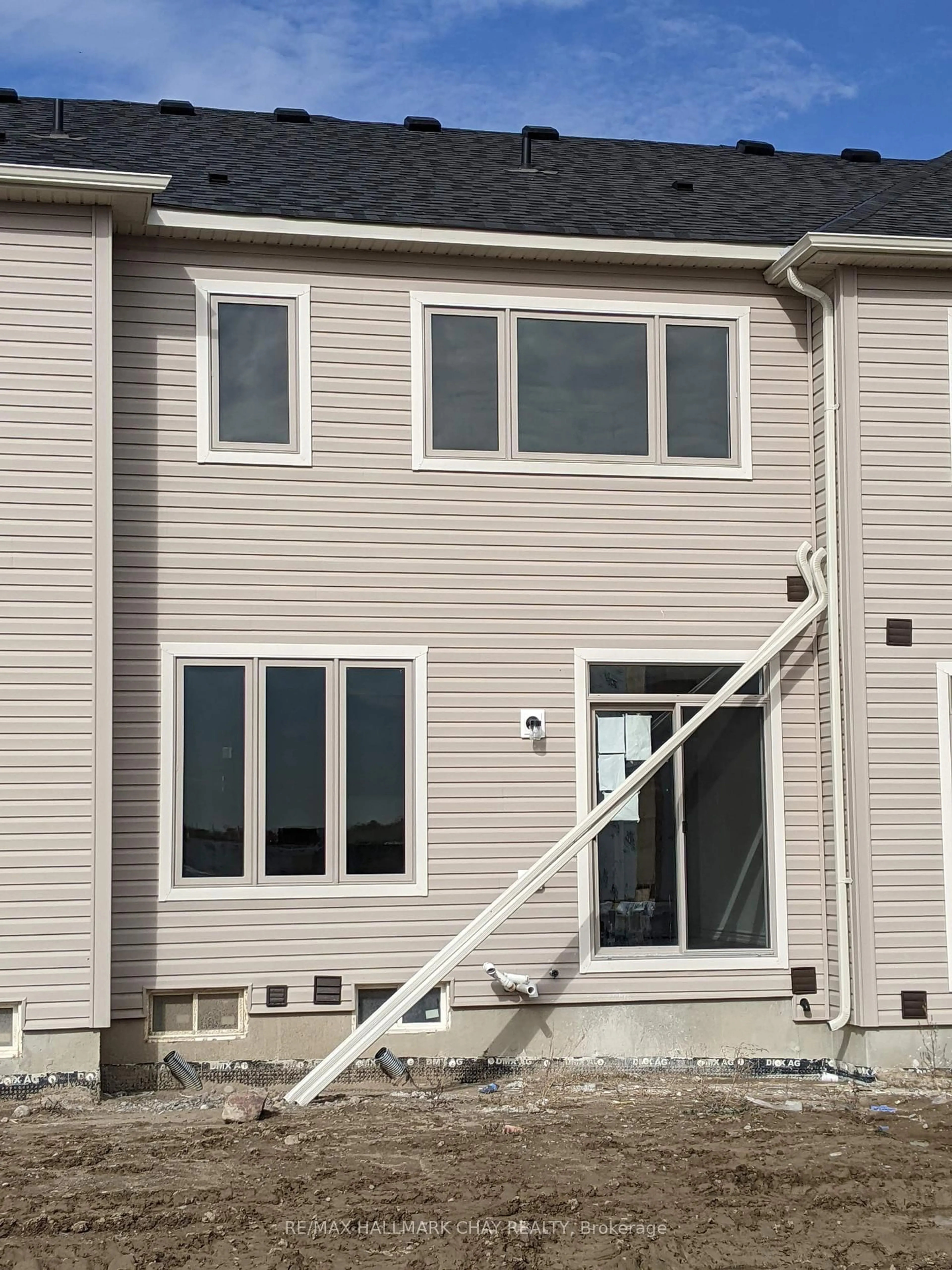 Home with vinyl exterior material, building for 71 Valleybrook Rd, Barrie Ontario L9J 0L6