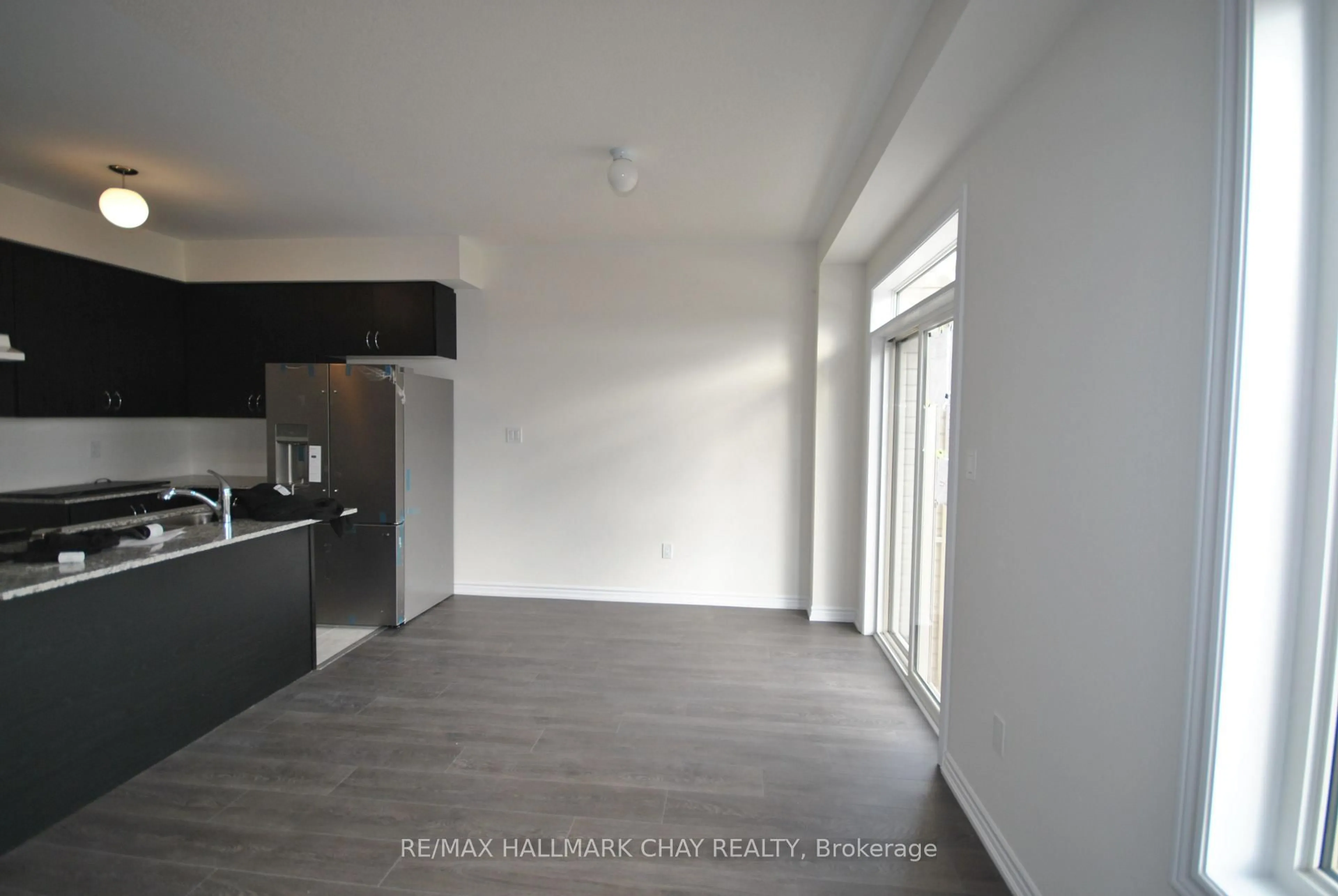 A pic of a room for 71 Valleybrook Rd, Barrie Ontario L9J 0L6