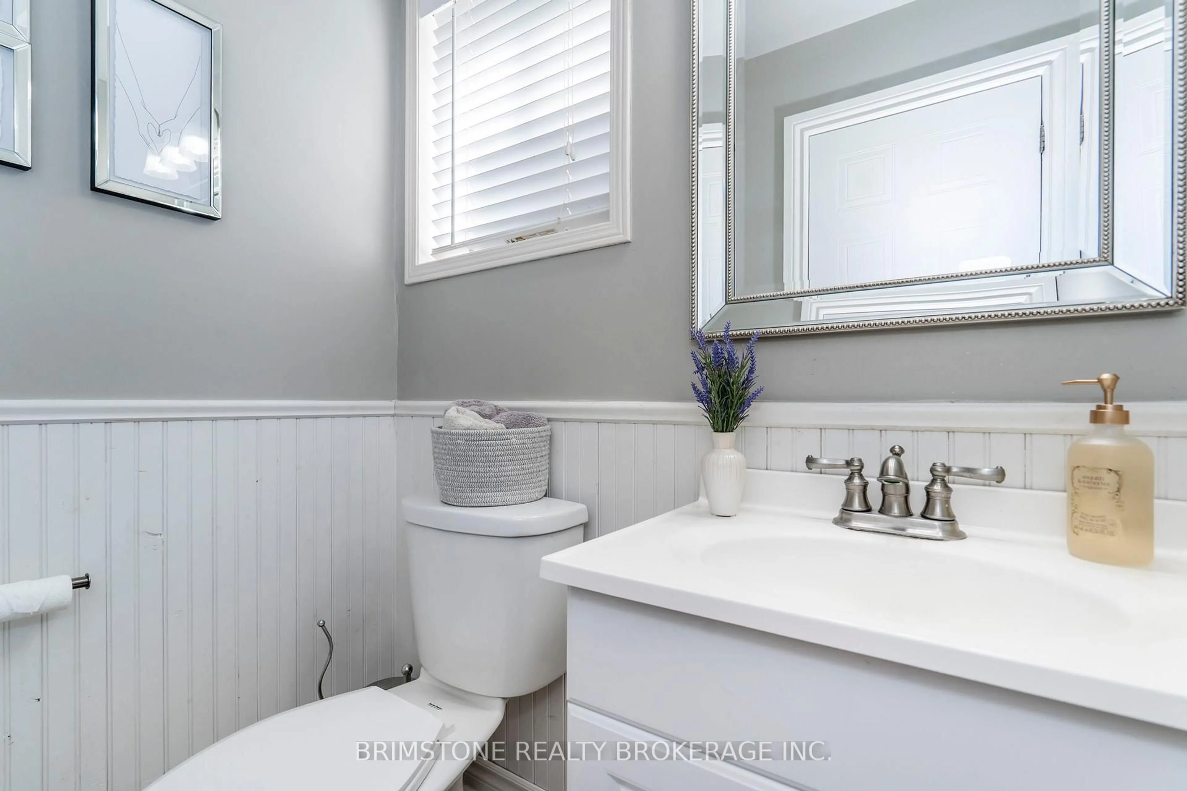 Standard bathroom, ceramic/tile floor for 114 Ward Dr, Barrie Ontario L4N 8A5