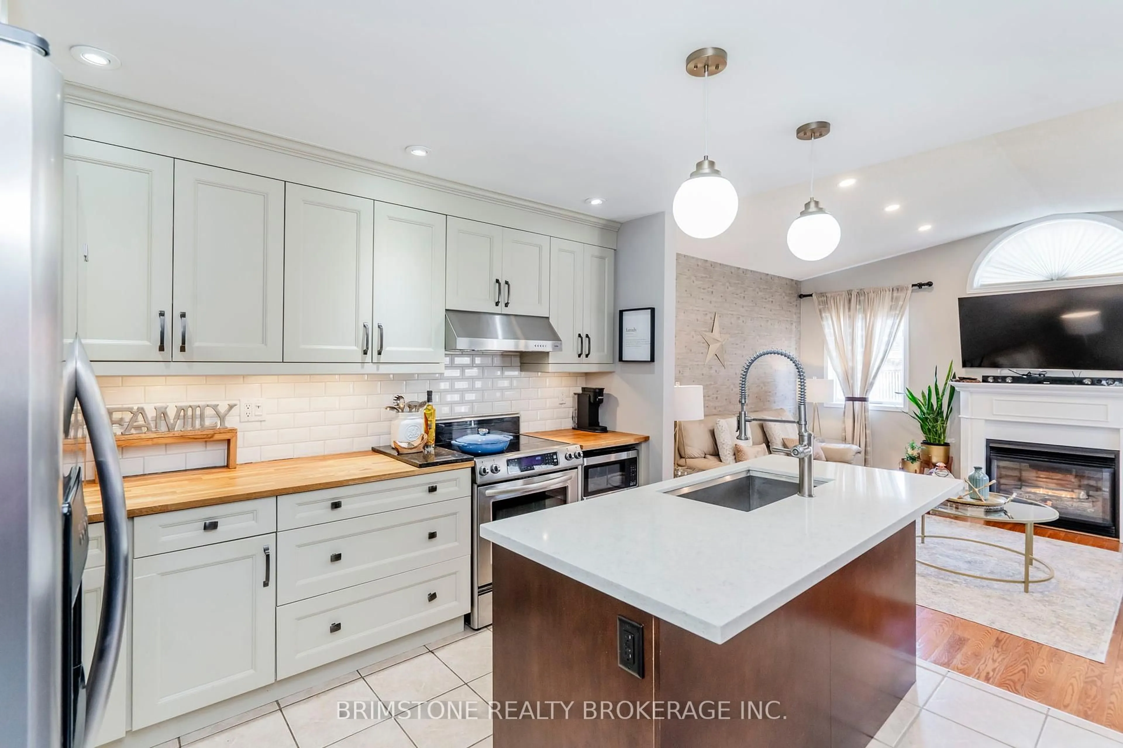 Open concept kitchen, ceramic/tile floor for 114 Ward Dr, Barrie Ontario L4N 8A5