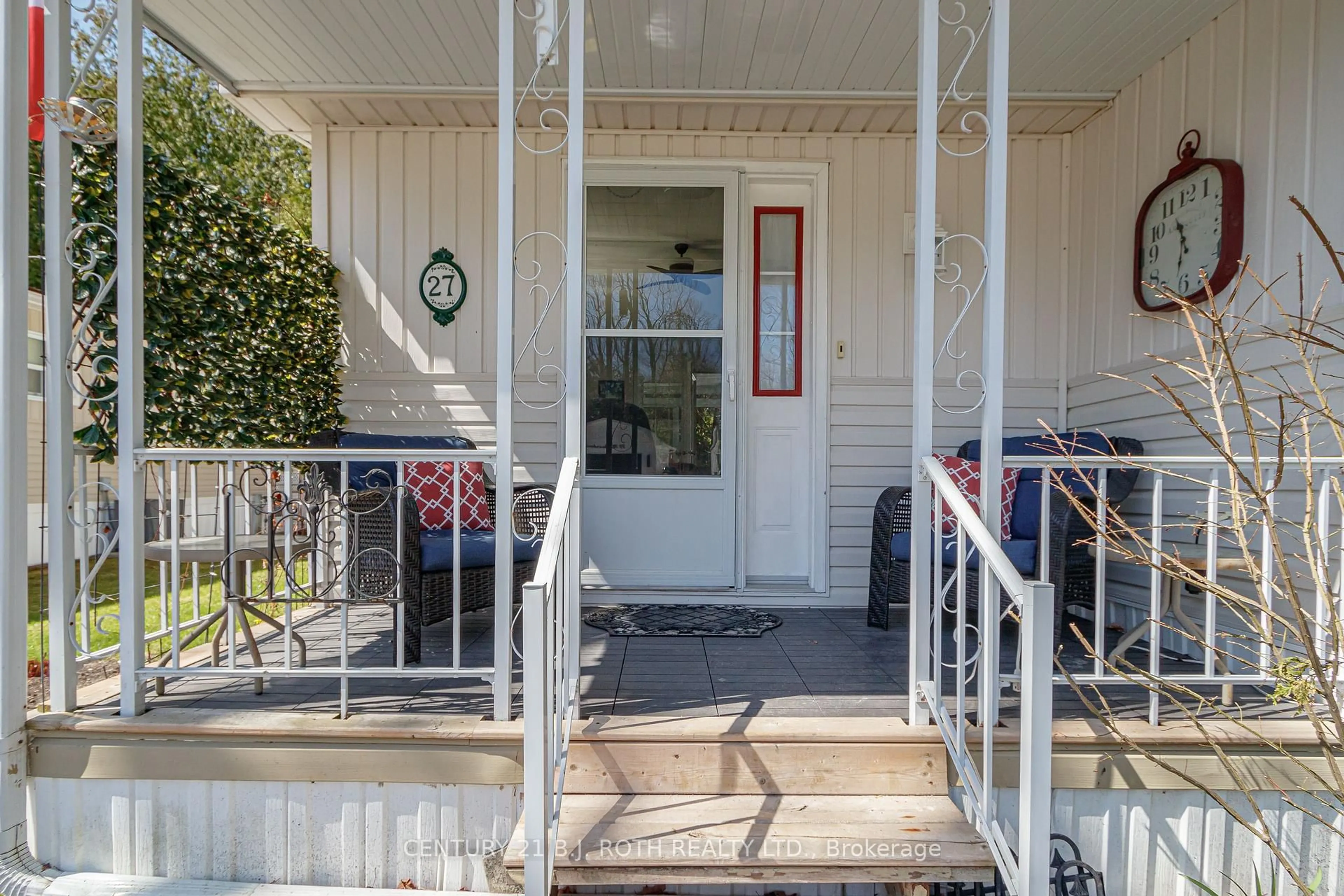 Indoor entryway for 27 The Boardwalk N/A, Wasaga Beach Ontario L9Z 3A8