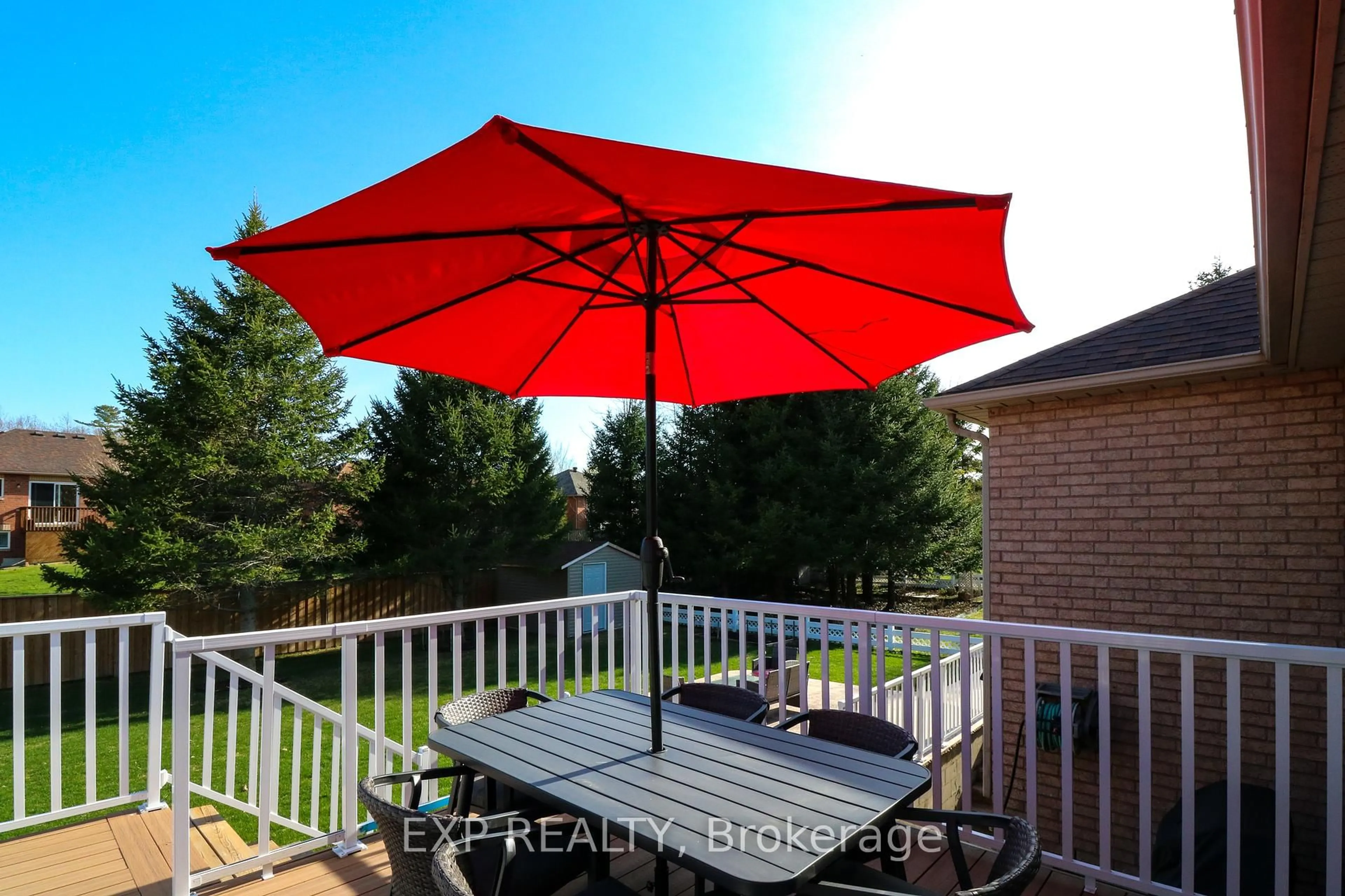 Patio, street for 23 Briarwood Pl, Wasaga Beach Ontario L9Z 2N9