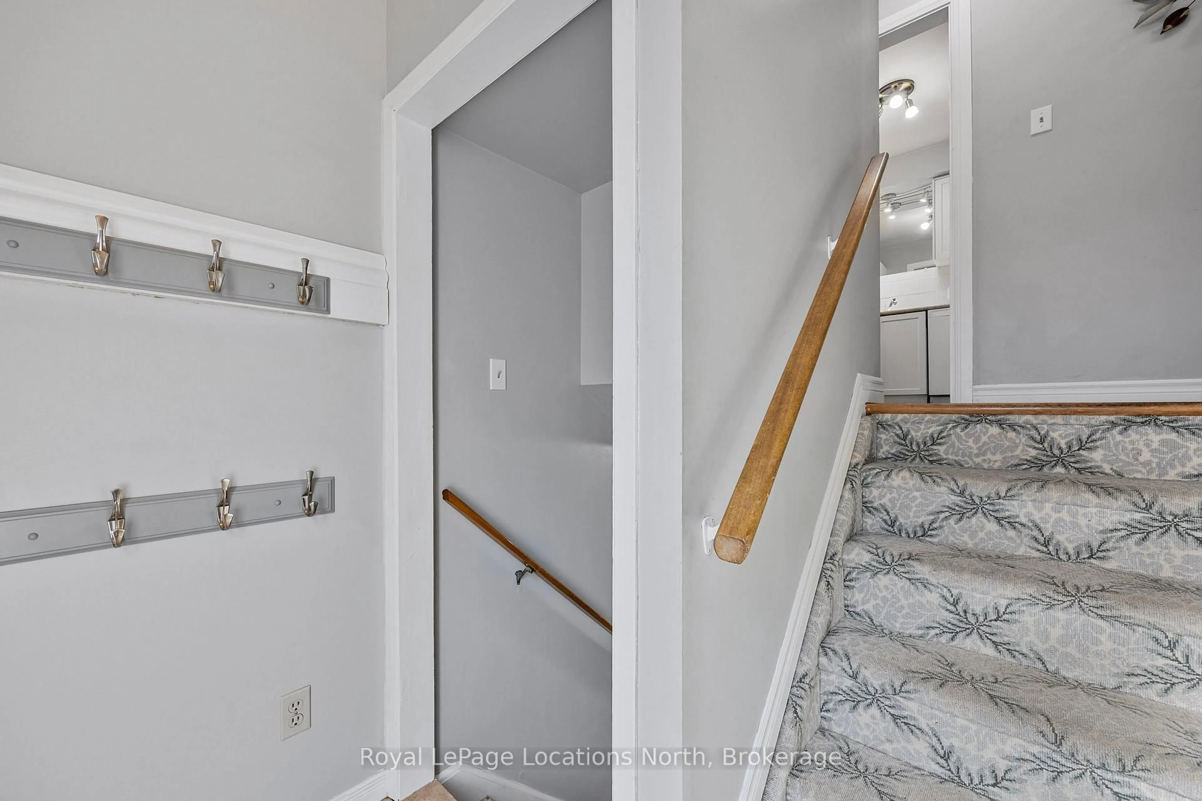 Unknown for 163 Collins St, Collingwood Ontario L9Y 4L7