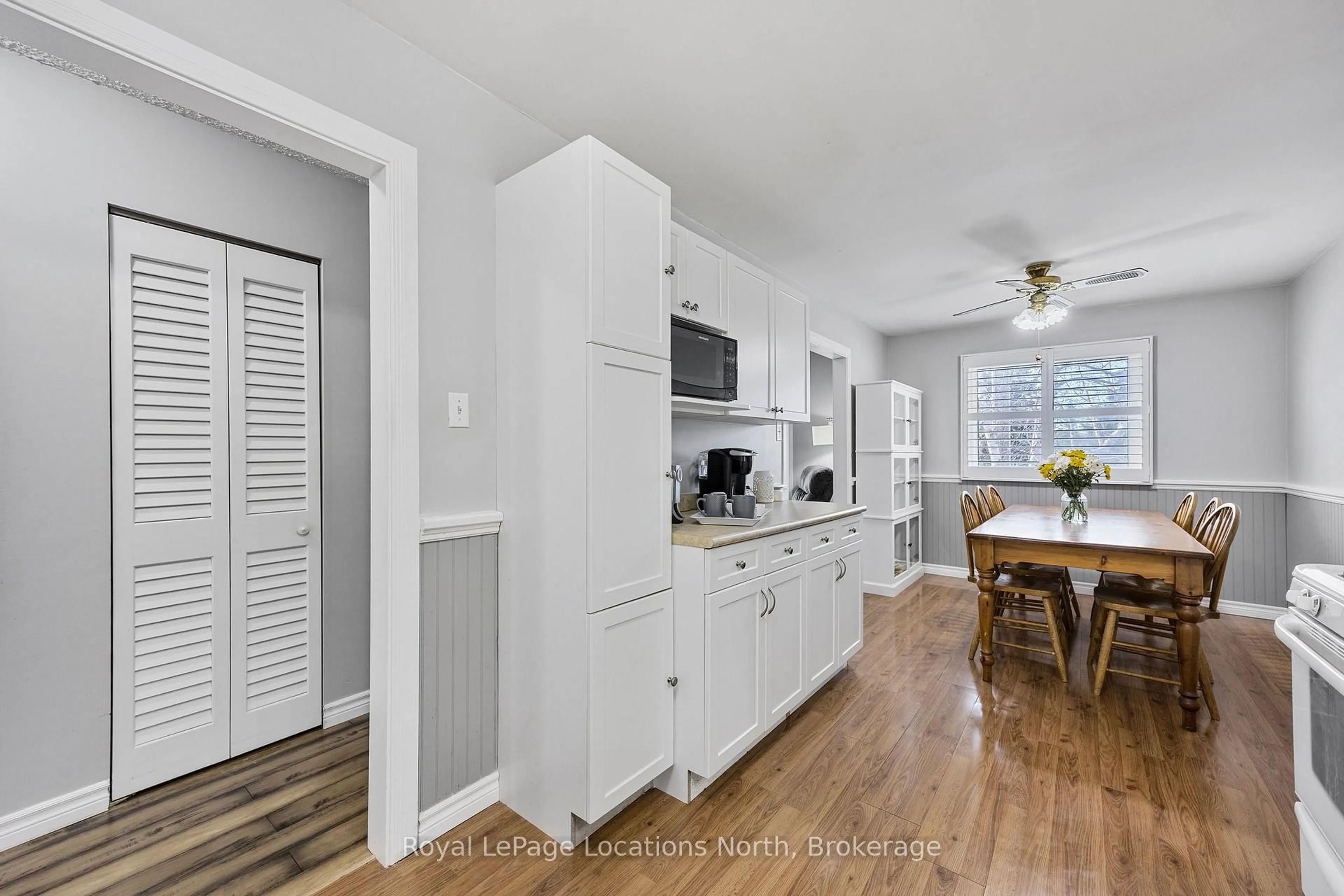 Open concept kitchen, unknown for 163 Collins St, Collingwood Ontario L9Y 4L7