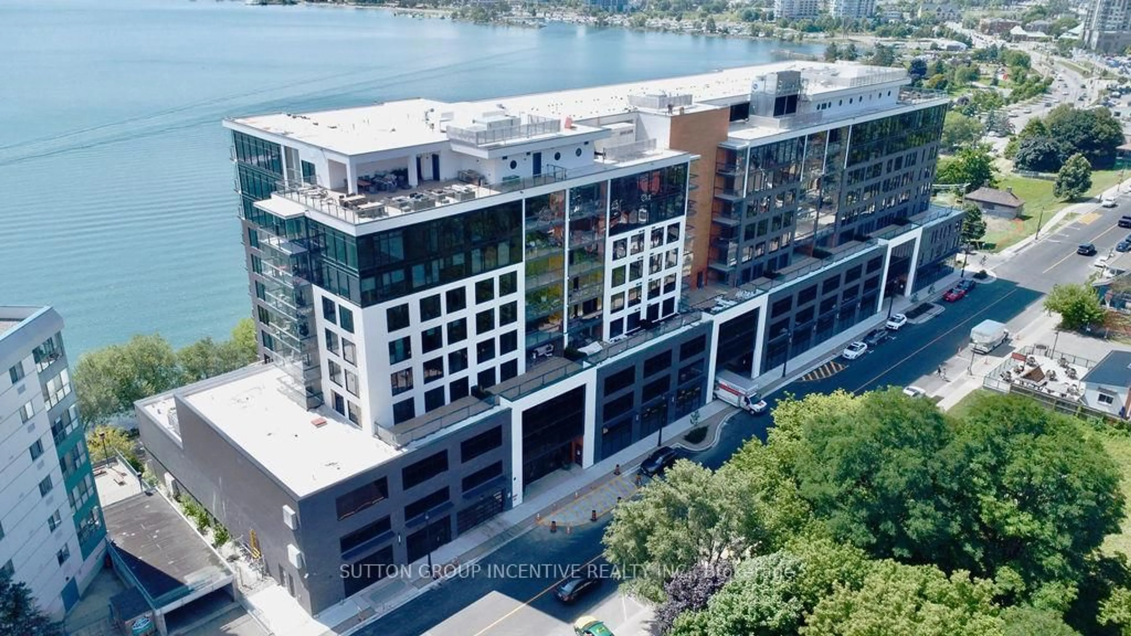 A pic from outside/outdoor area/front of a property/back of a property/a pic from drone, unknown for 185 Dunlop St #713, Barrie Ontario L4M 1B2