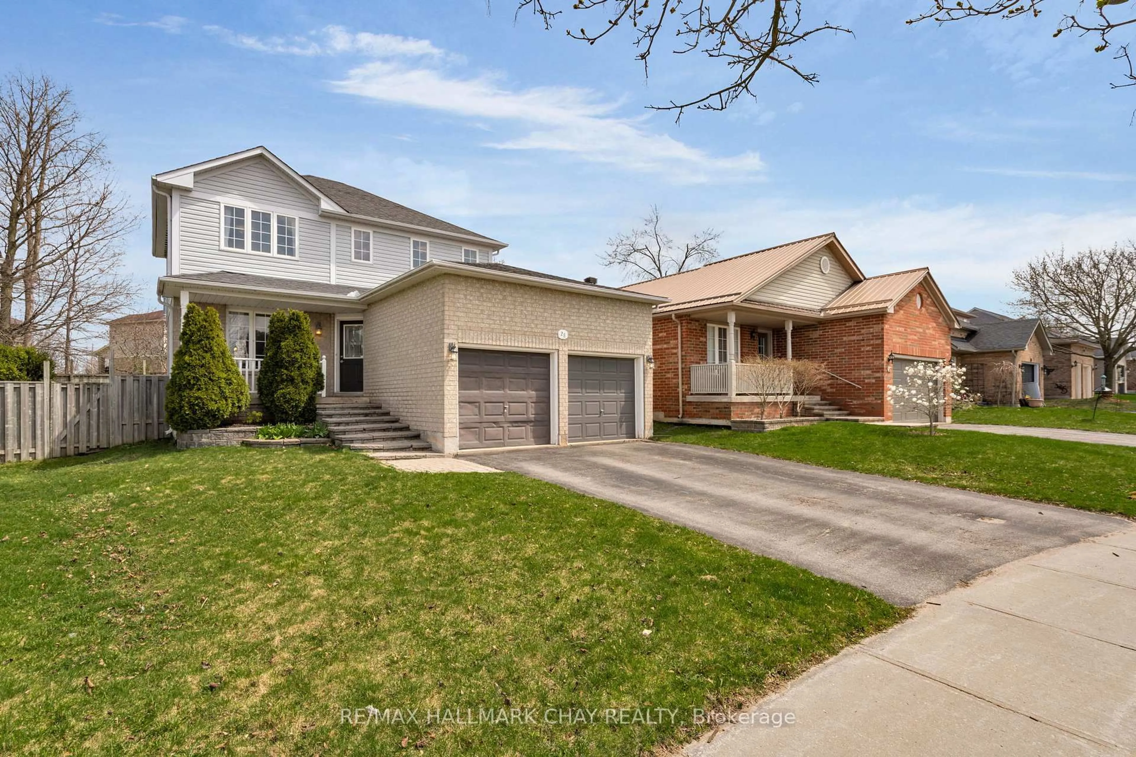 Home with brick exterior material, street for 28 Draper Cres, Barrie Ontario L4N 6B1