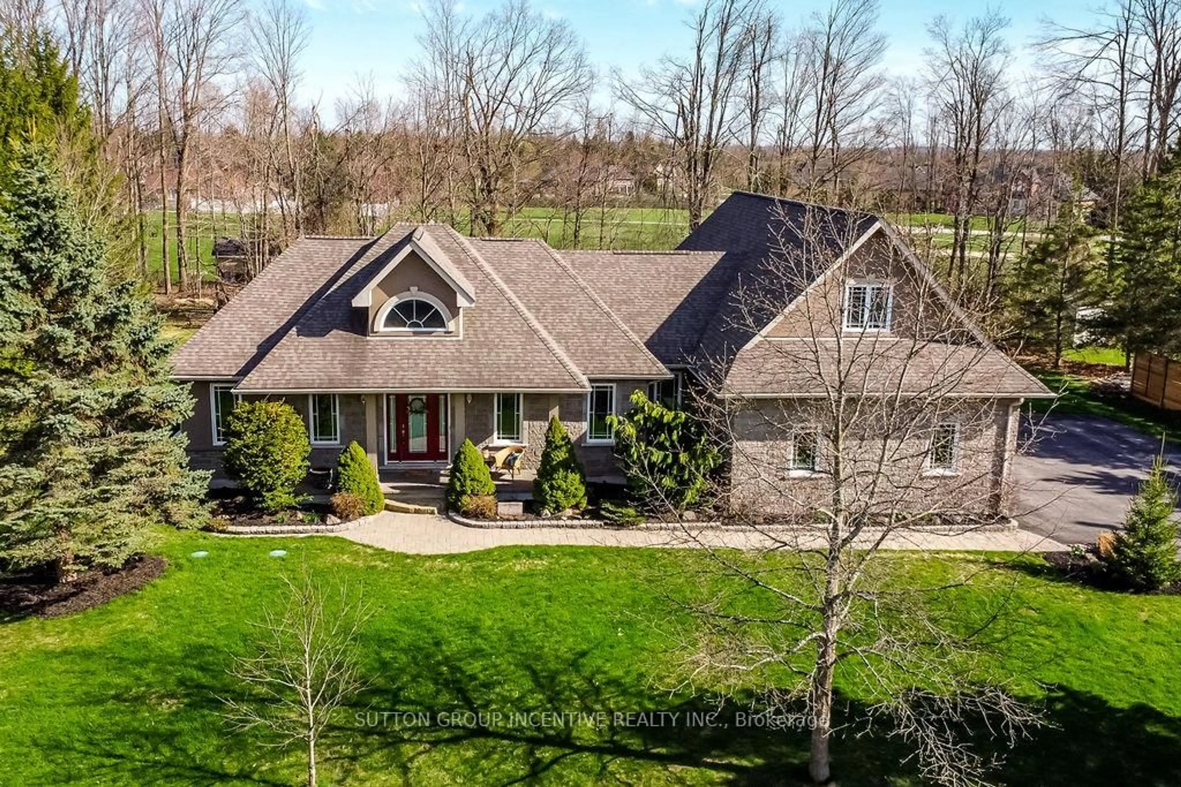 A pic from outside/outdoor area/front of a property/back of a property/a pic from drone, unknown for 7 Red Oak Cres, Oro-Medonte Ontario L0L 2L0