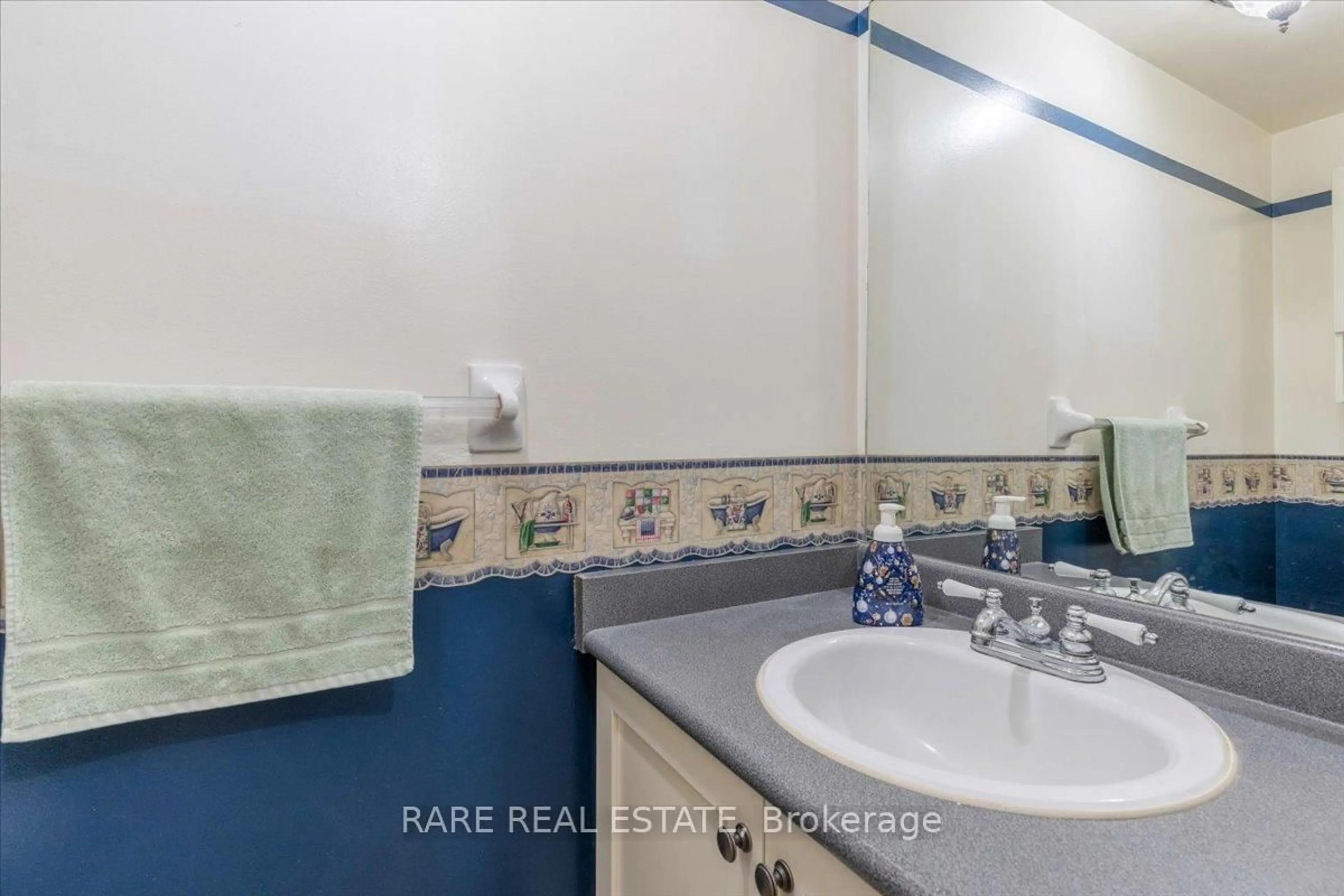 Standard bathroom, ceramic/tile floor for 120 D'ambrosio Dr #28, Barrie Ontario L4N 7W3