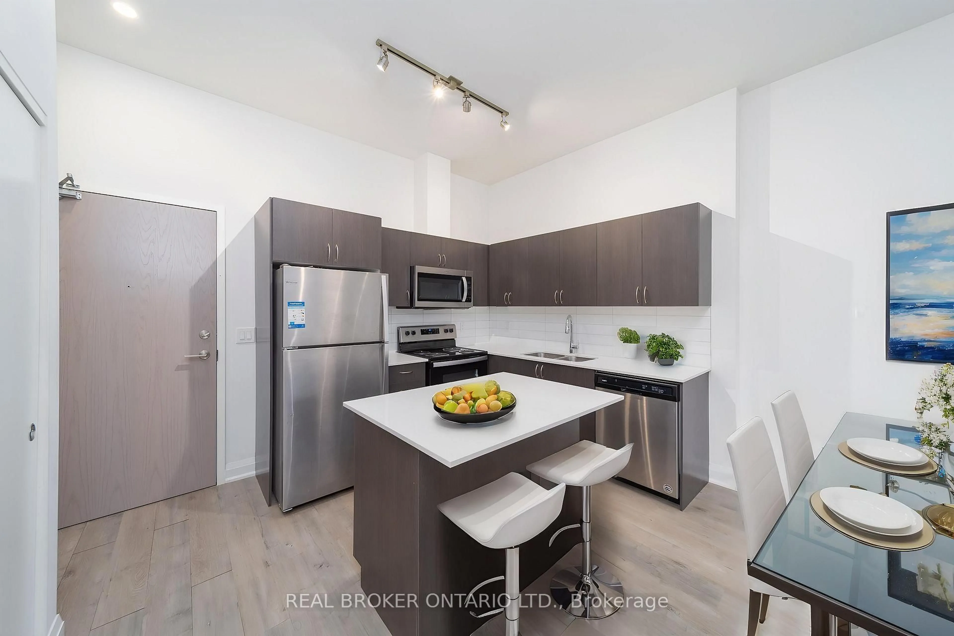 Standard kitchen, unknown for 58 Lakeside Terr #108, Barrie Ontario L4M 0L5