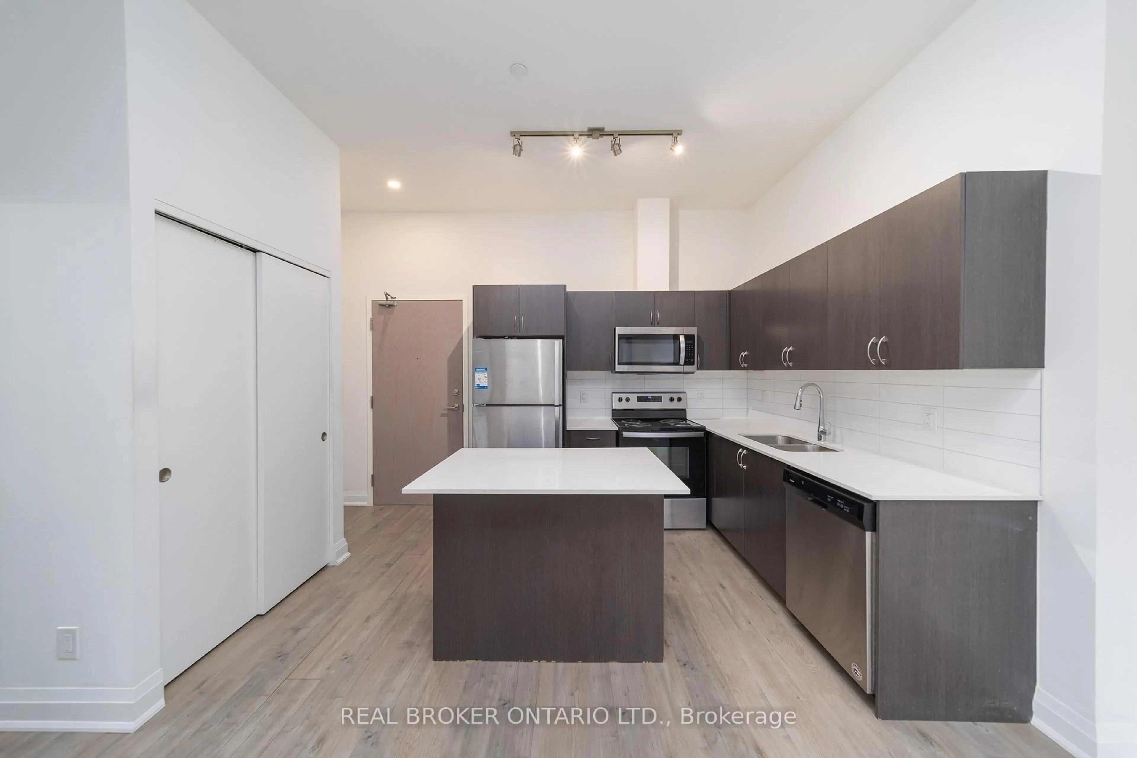 Open concept kitchen, unknown for 58 Lakeside Terr #108, Barrie Ontario L4M 0L5