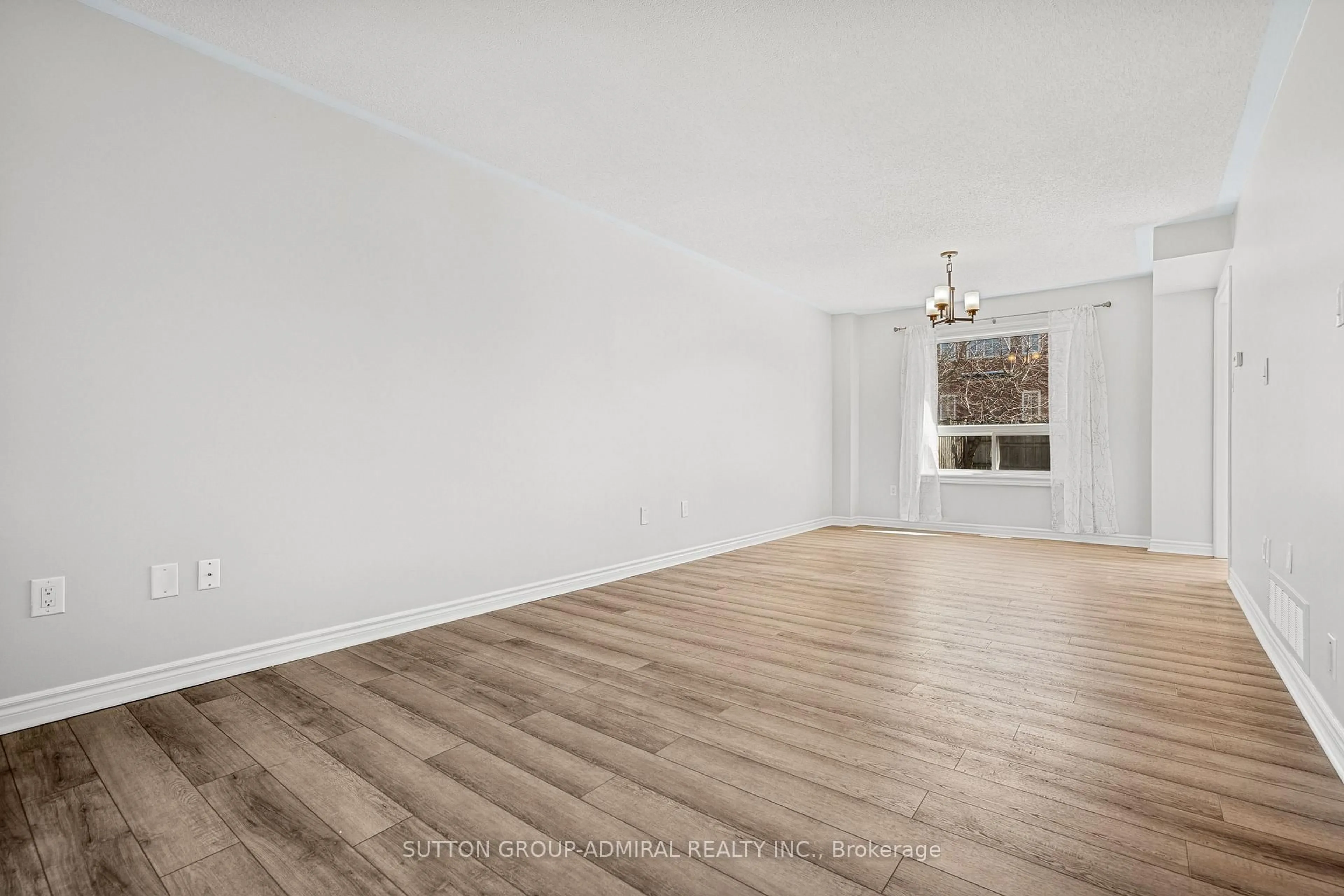 A pic of a room for 103 COUNTRY Lane, Barrie Ontario L4N 0N3