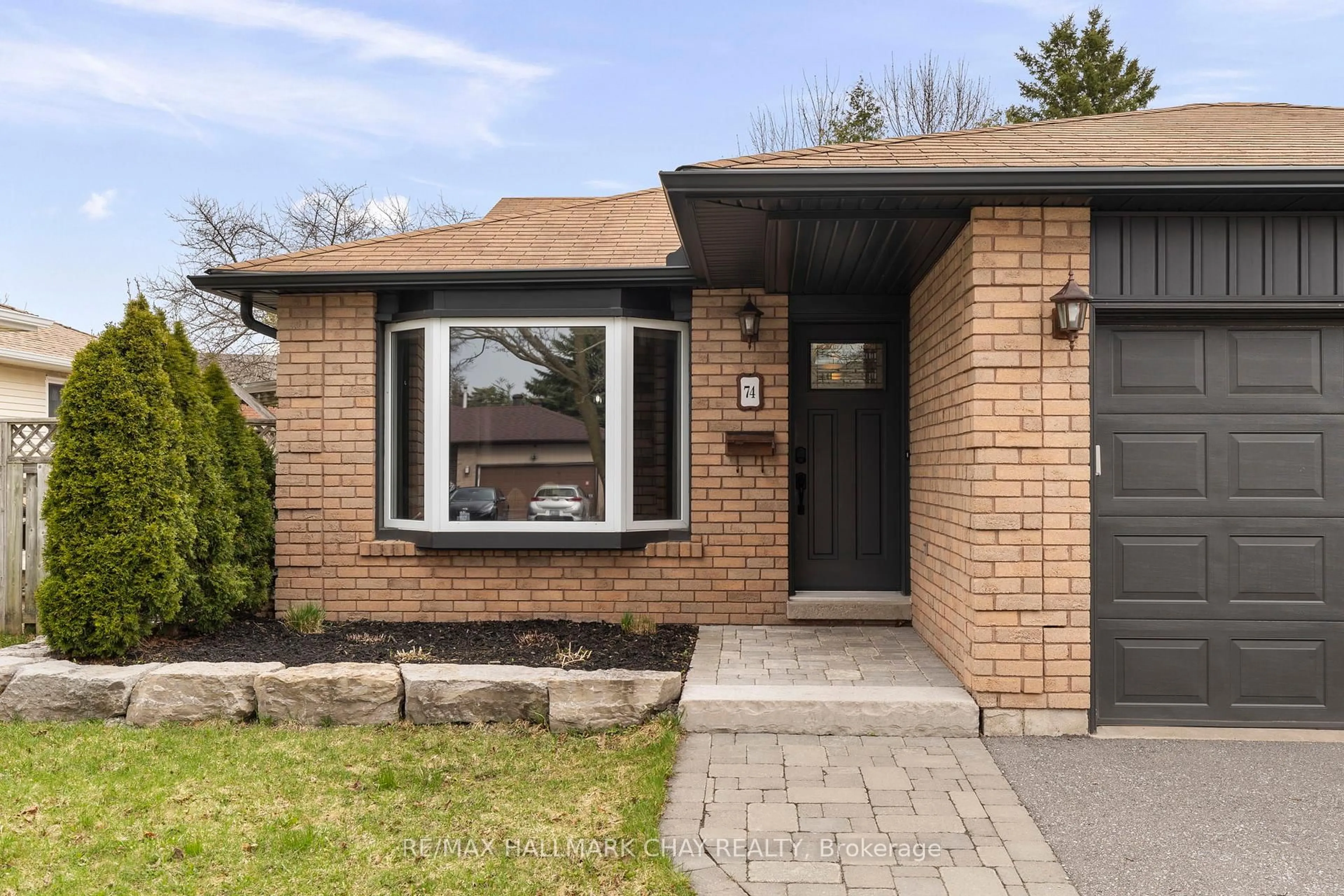 Home with brick exterior material, street for 74 Bronte Cres, Barrie Ontario L4N 5B9