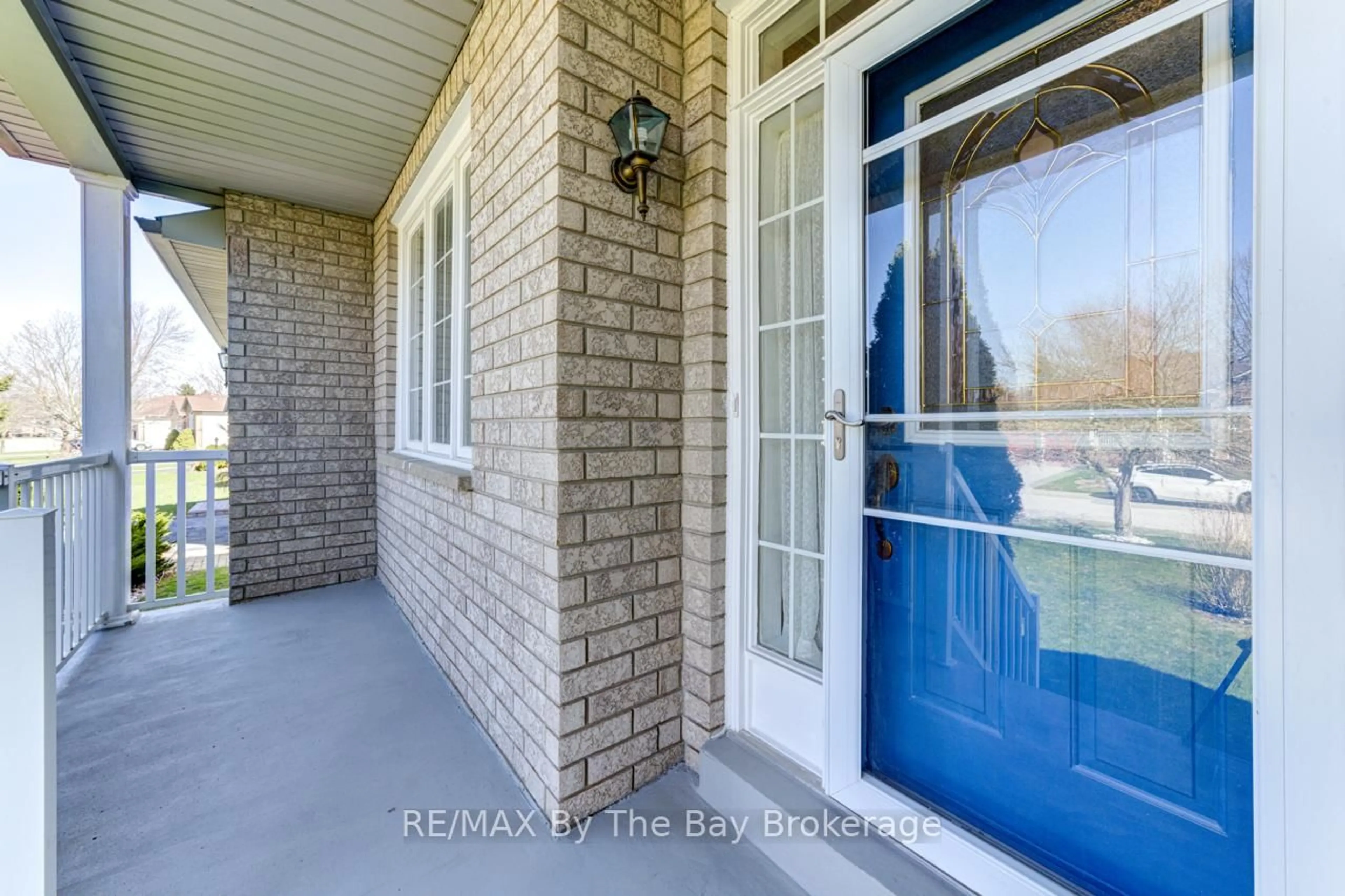 Indoor entryway for 150 Silver Birch Ave, Wasaga Beach Ontario L9Z 1N3