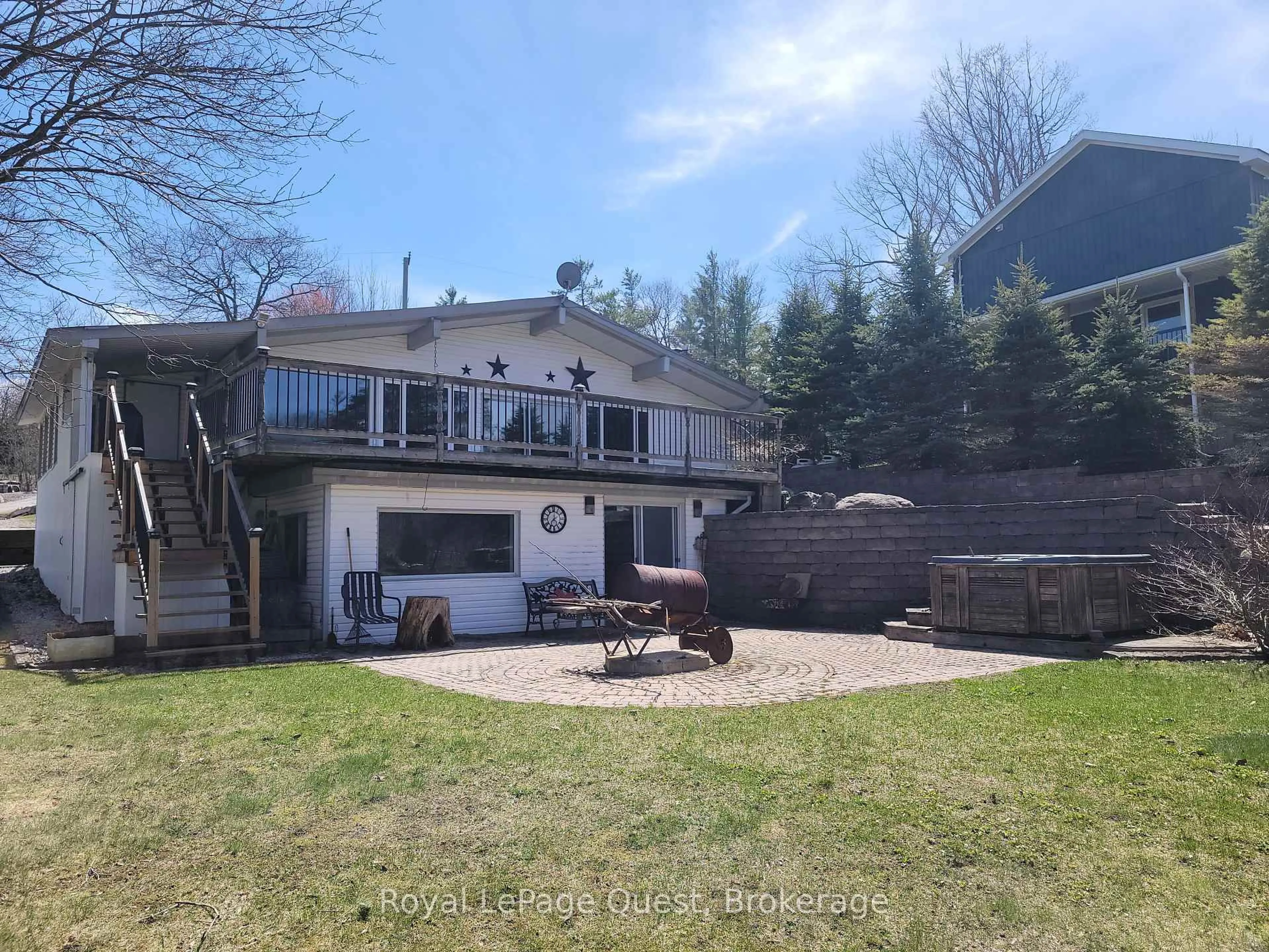 A pic from outside/outdoor area/front of a property/back of a property/a pic from drone, unknown for 3012 Moynes Rd, Severn Ontario L0K 2B0
