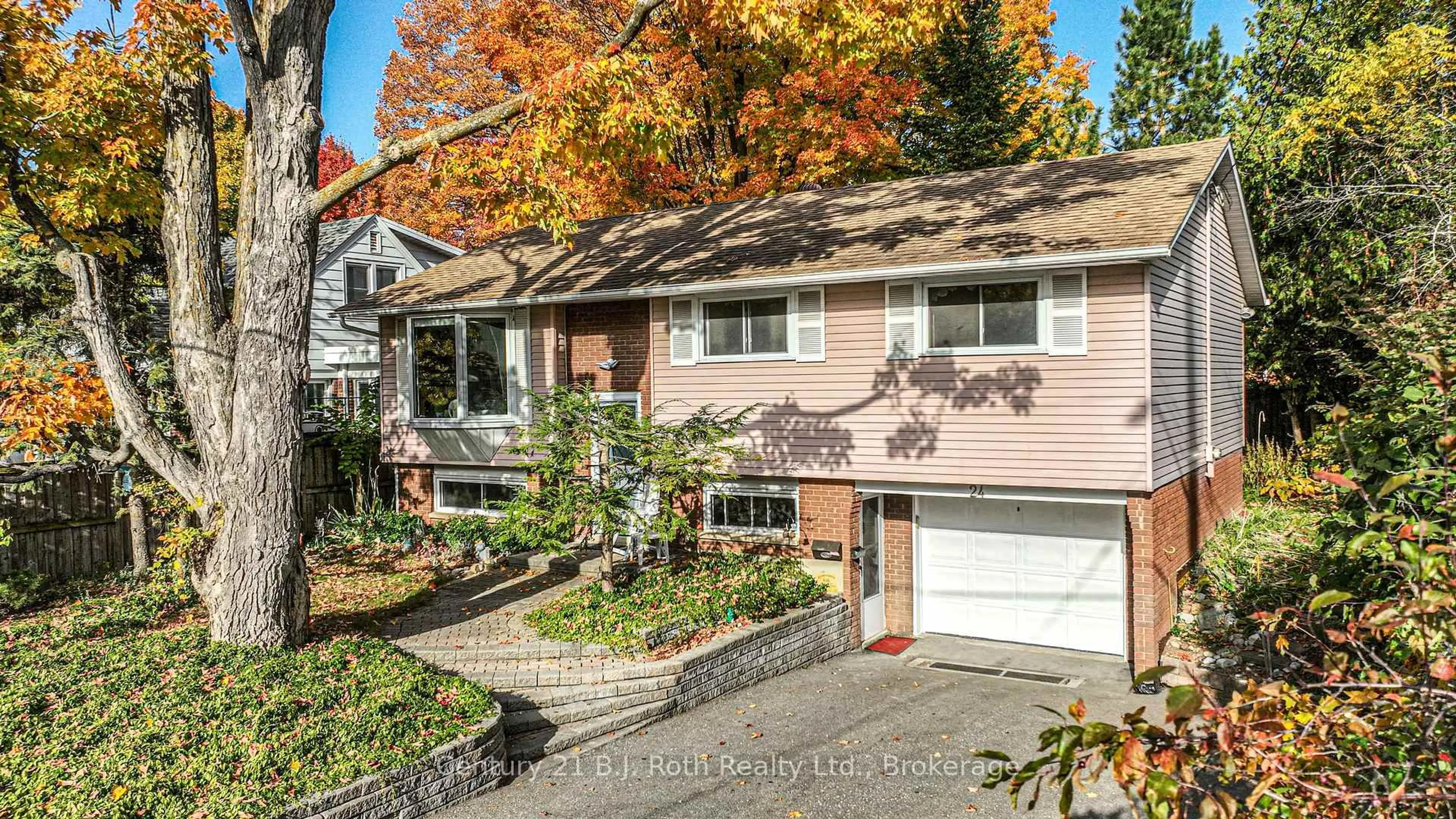 Home with vinyl exterior material, street for 24 Champlain St, Orillia Ontario L3V 2G7