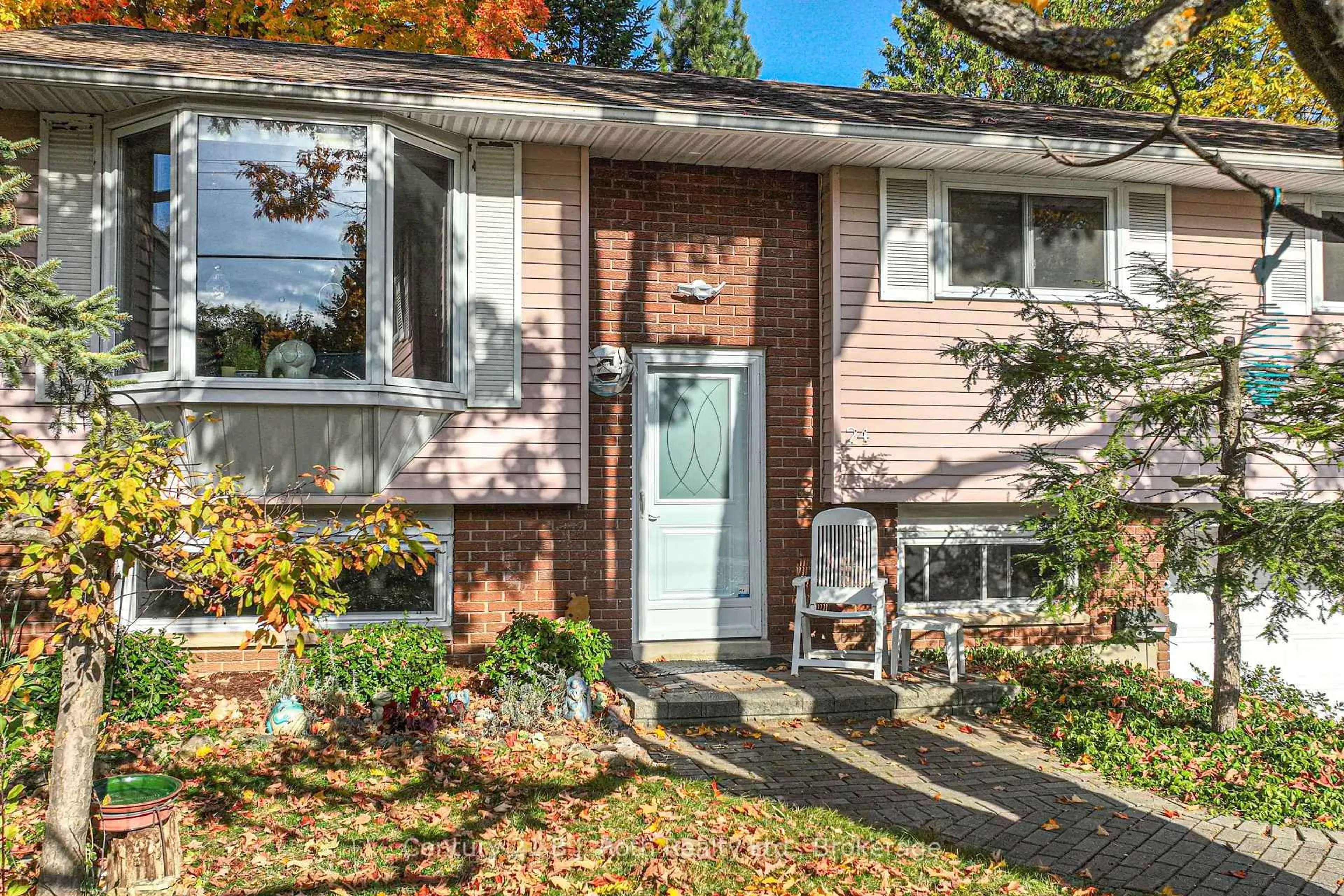 Home with vinyl exterior material, street for 24 Champlain St, Orillia Ontario L3V 2G7