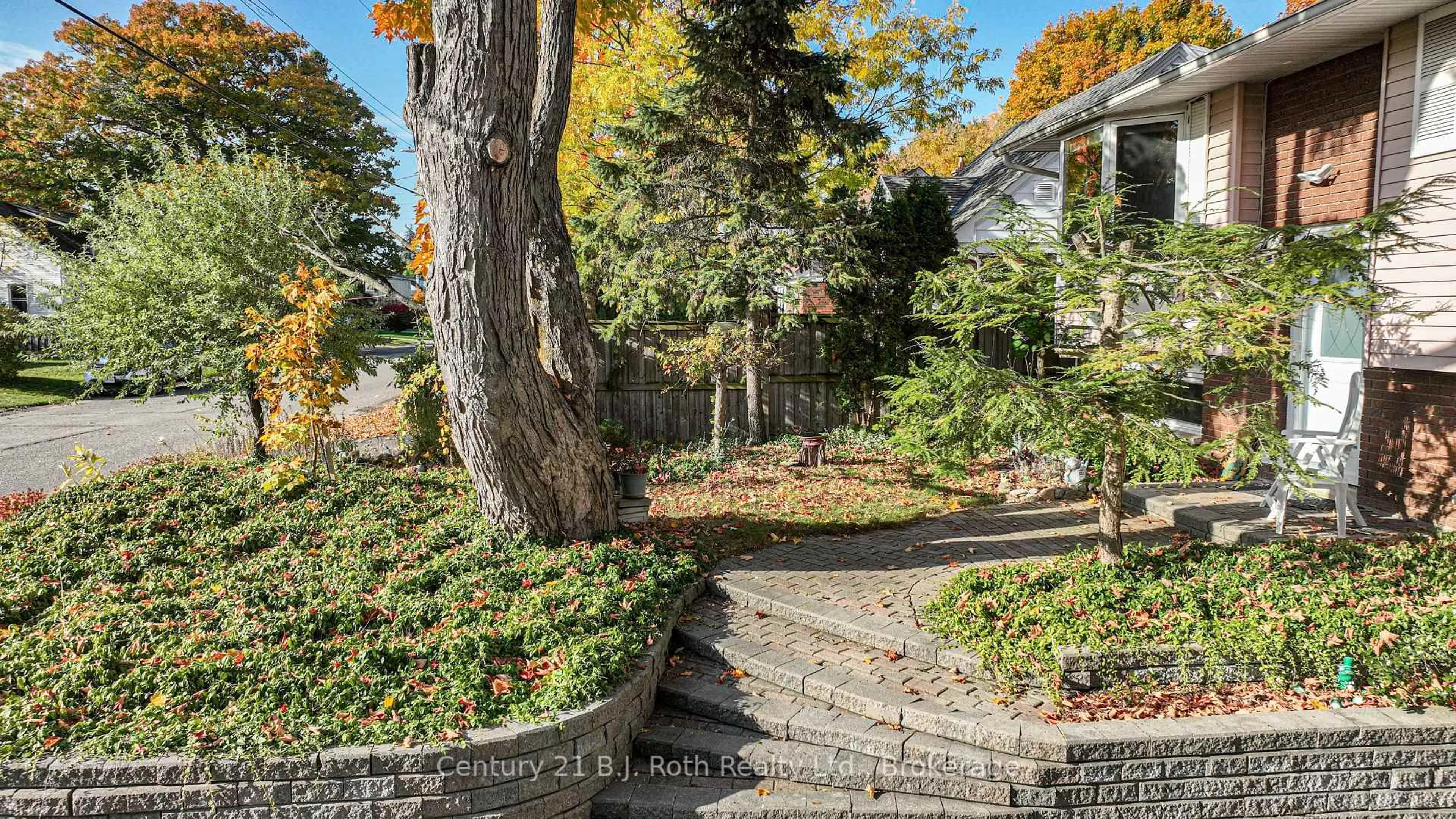 Stairs for 24 Champlain St, Orillia Ontario L3V 2G7