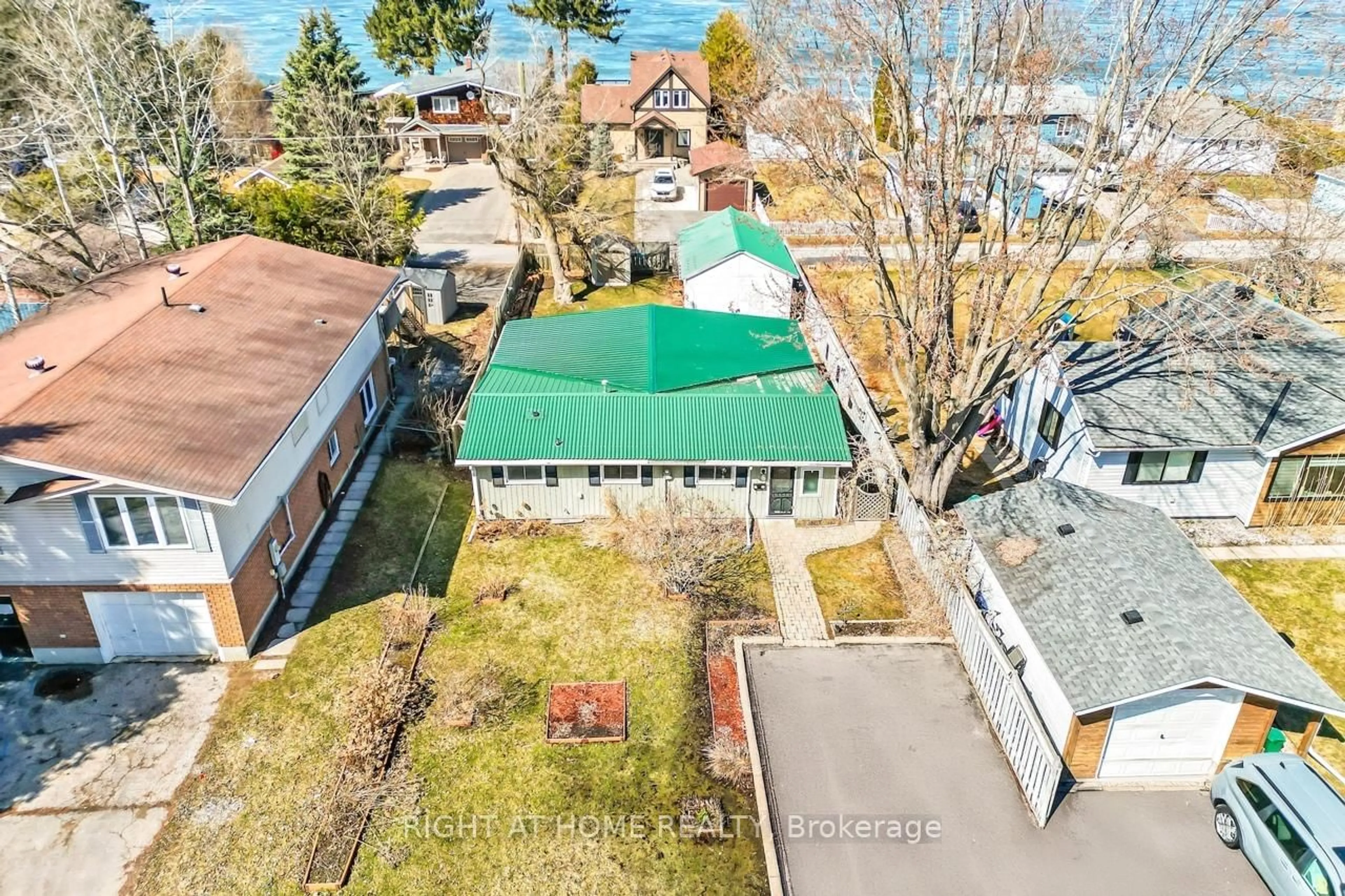 A pic from outside/outdoor area/front of a property/back of a property/a pic from drone, street for 24 Brennan Ave, Barrie Ontario L4N 3X3