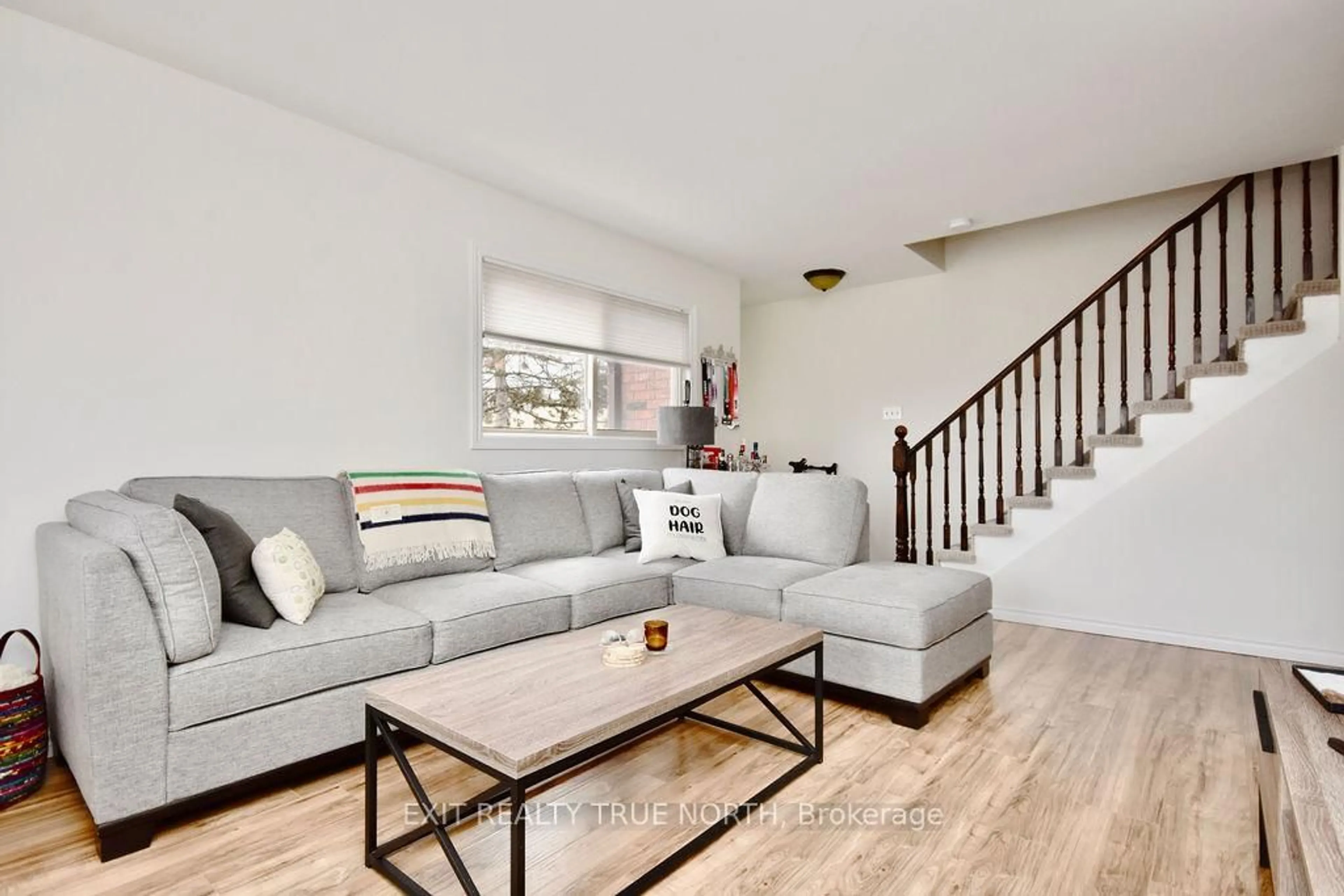 Living room with furniture, unknown for 3 Sawmill Rd #7, Barrie Ontario L4N 6X3
