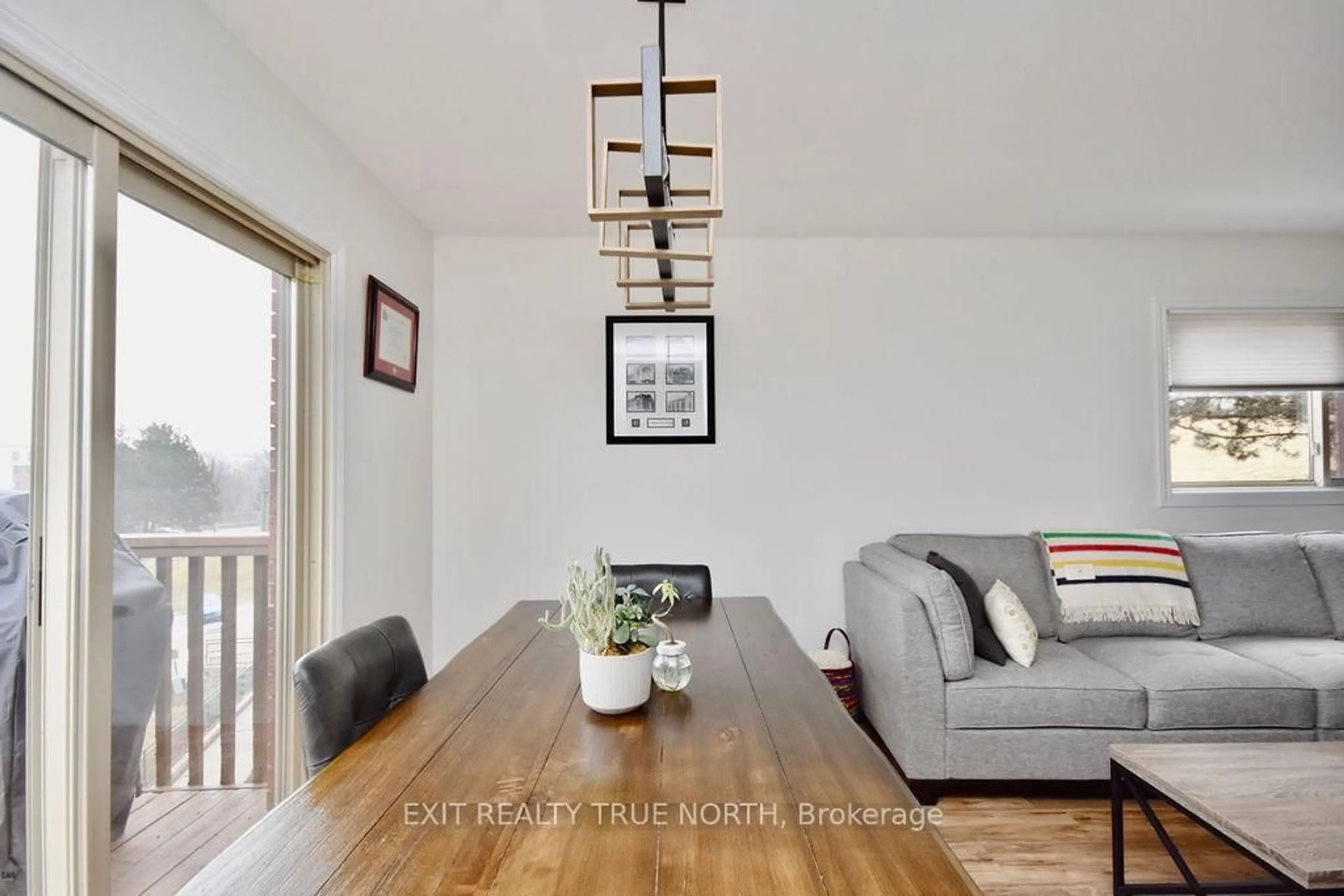 Dining room, wood/laminate floor for 3 Sawmill Rd #7, Barrie Ontario L4N 6X3