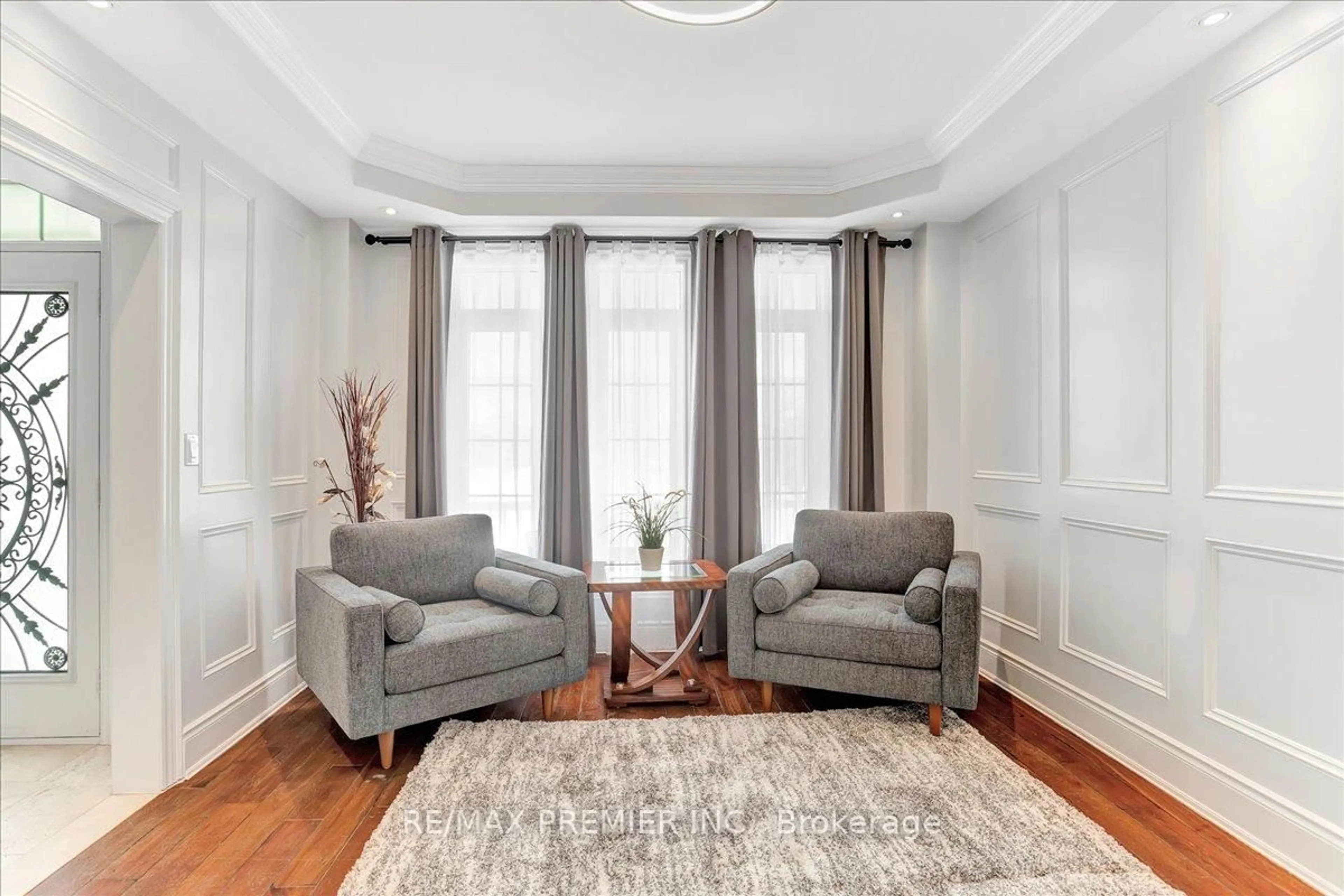 Living room with furniture, unknown for 3 Pepin Crt, Barrie Ontario L4M 7J4