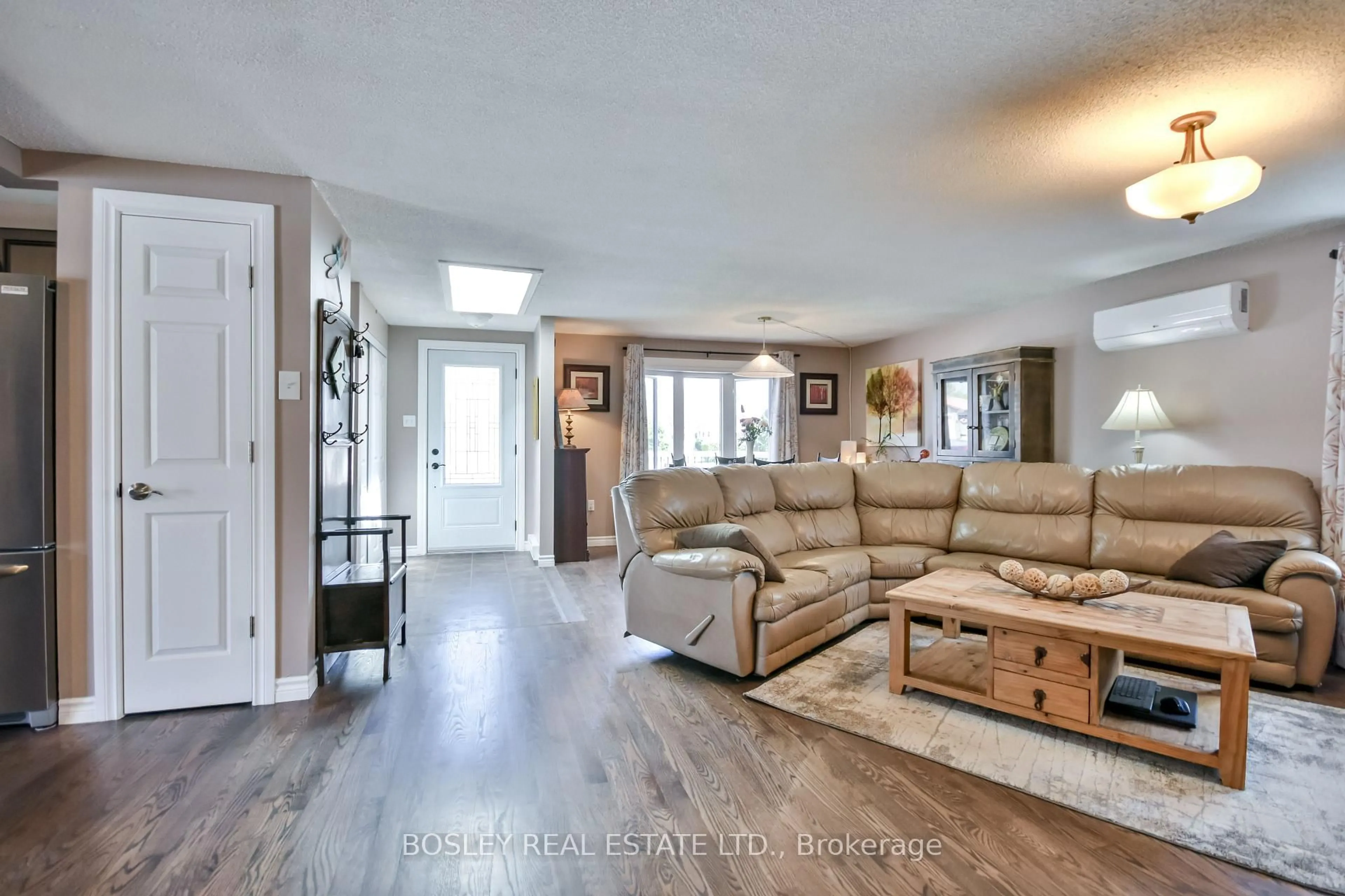 Living room with furniture, wood/laminate floor for 291 Otter Cres, Midland Ontario L4R 4X4