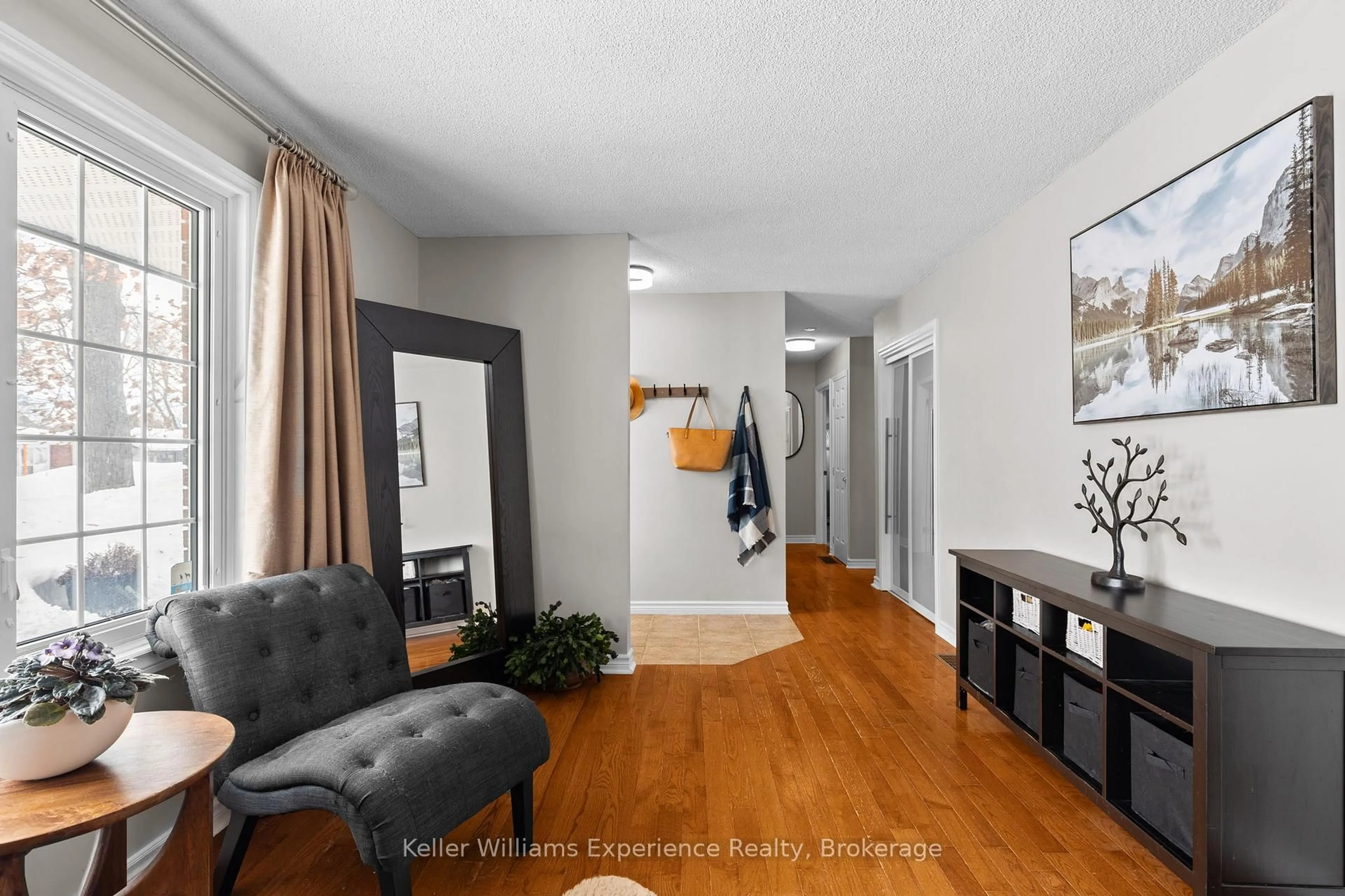 Indoor entryway for 11 Payette Dr, Penetanguishene Ontario L9M 1H4